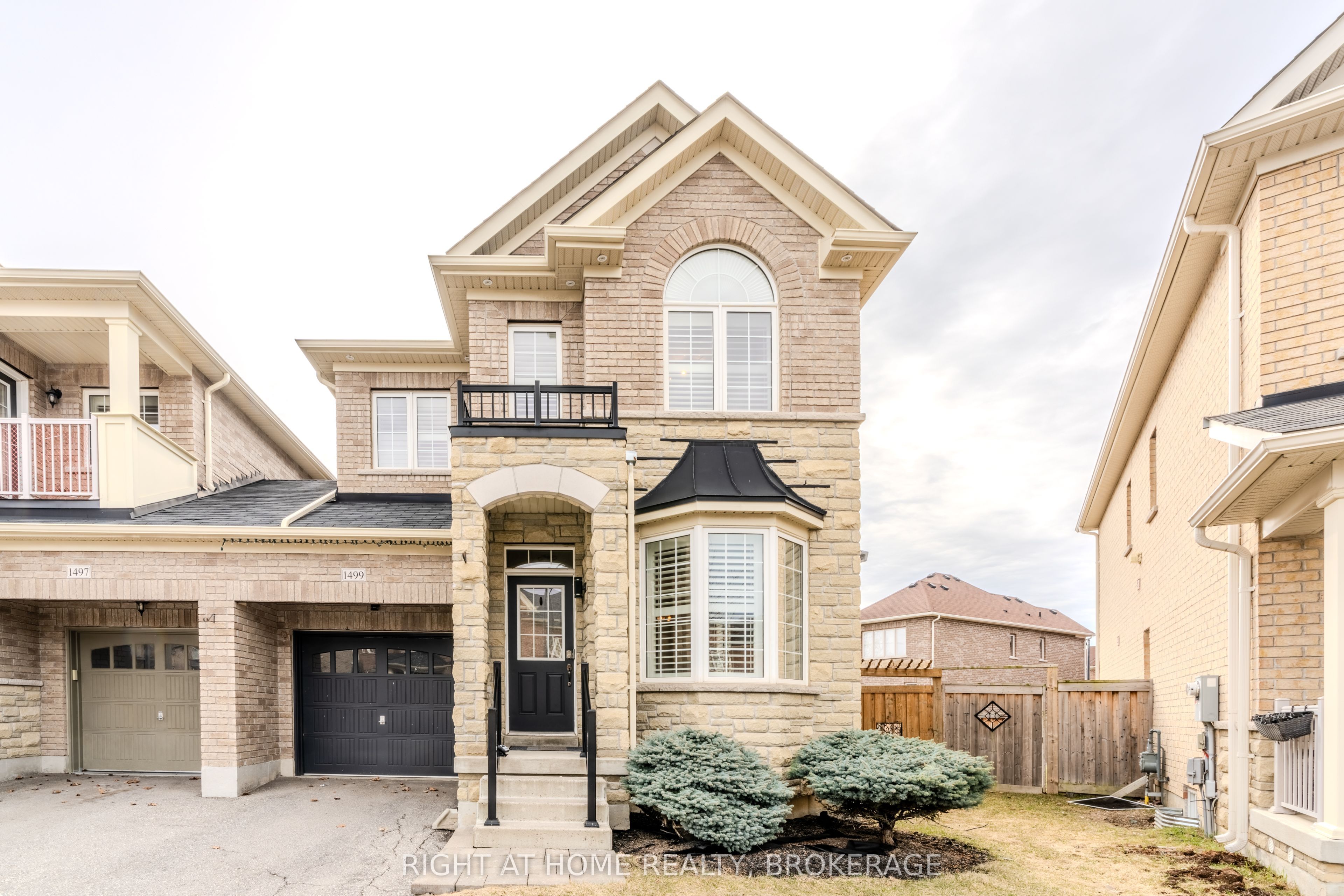 Photo 2 of 1499 Haws Crescent, Milton, Clarke — HOMEH