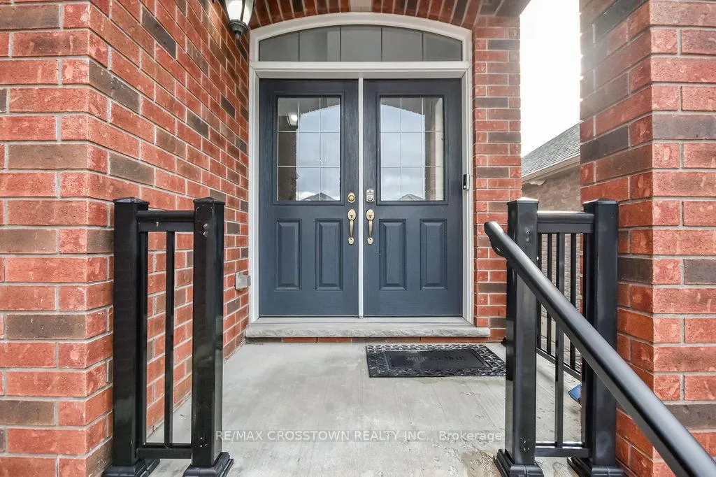 Photo 3 of 45 Imperial Crown Lane, Barrie, Innis-Shore — HOMEH