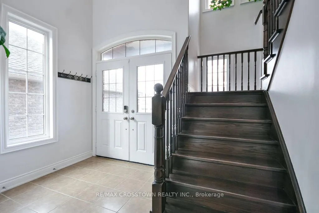 Photo 4 of 45 Imperial Crown Lane, Barrie, Innis-Shore — HOMEH