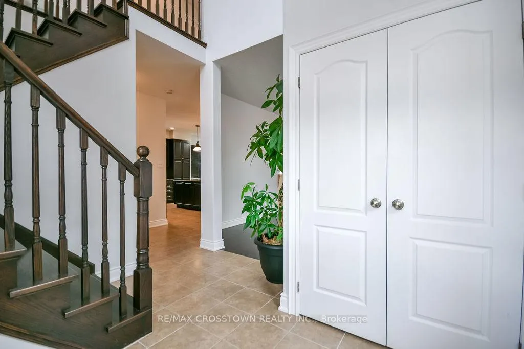 Photo 5 of 45 Imperial Crown Lane, Barrie, Innis-Shore — HOMEH