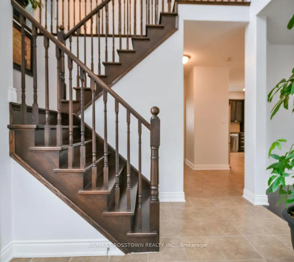 Photo 6 of 45 Imperial Crown Lane, Barrie, Innis-Shore — HOMEH