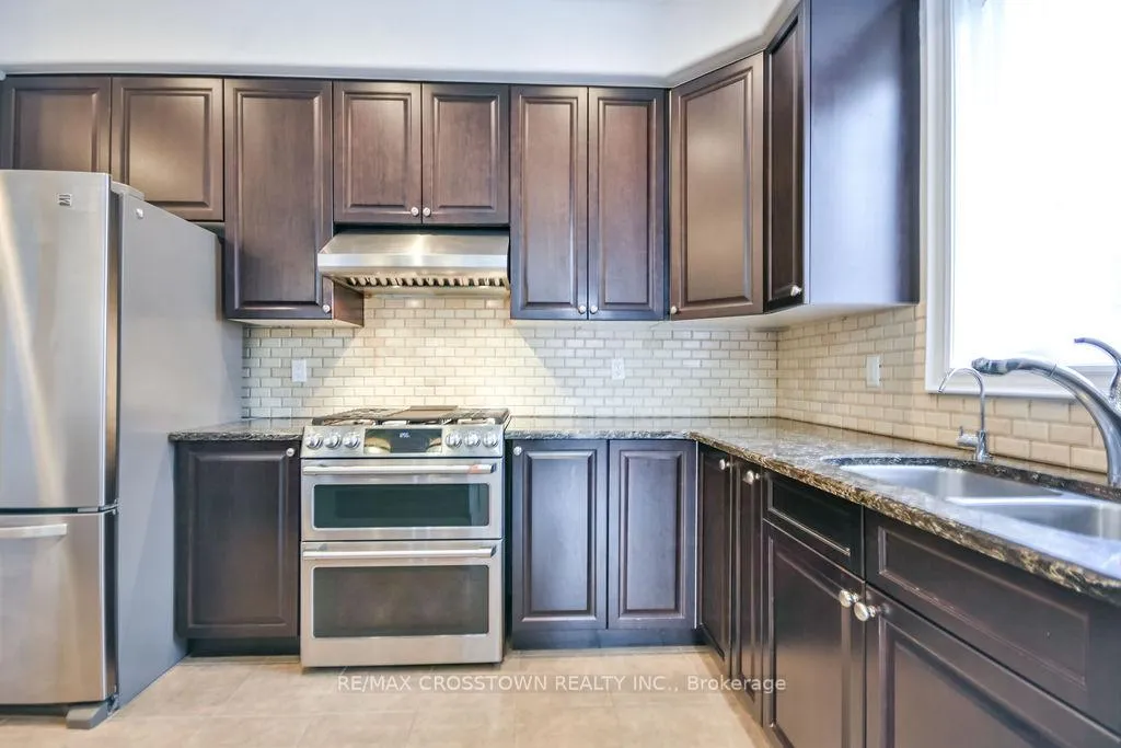 Photo 11 of 45 Imperial Crown Lane, Barrie, Innis-Shore — HOMEH