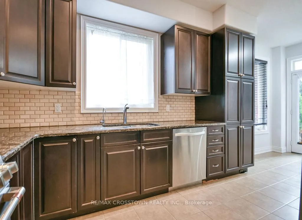 Photo 13 of 45 Imperial Crown Lane, Barrie, Innis-Shore — HOMEH