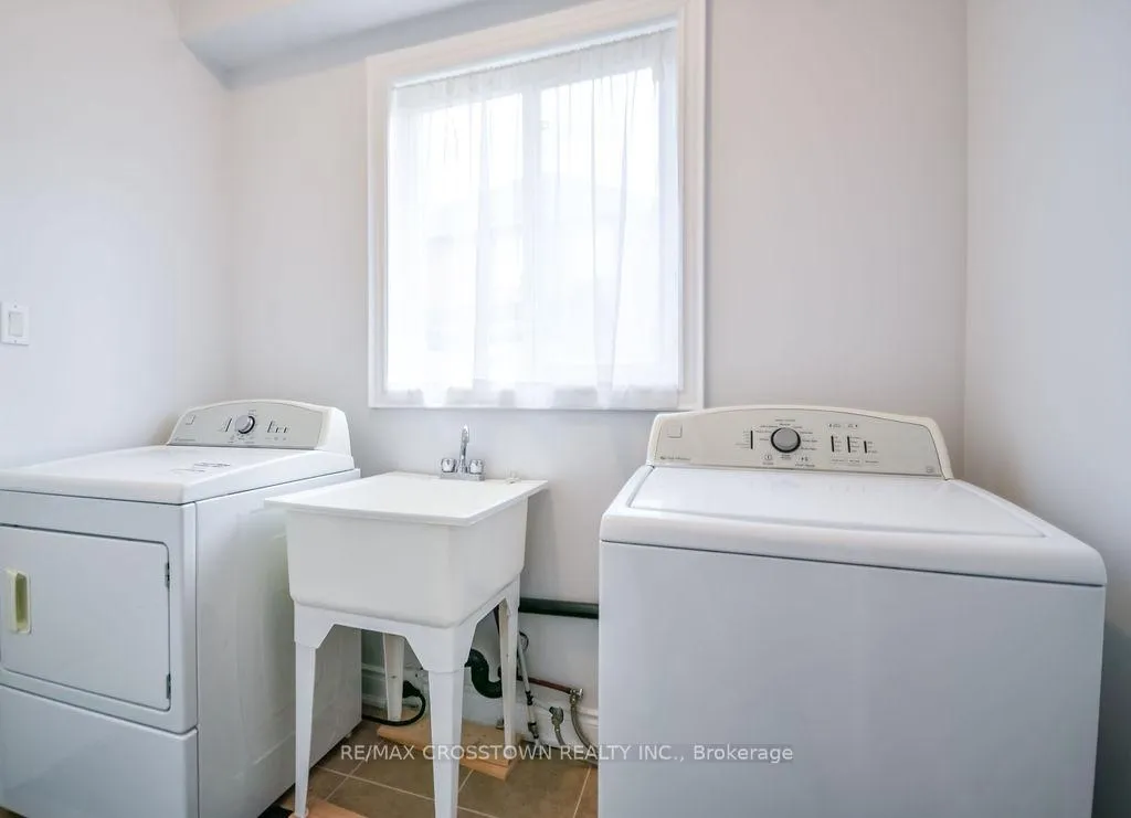 Photo 17 of 45 Imperial Crown Lane, Barrie, Innis-Shore — HOMEH
