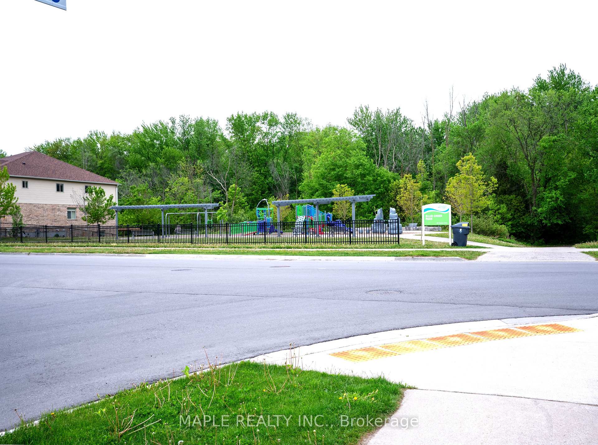 Photo 35 of 177 Curzon Crescent, Guelph, Willow West/Sugarbush/West Acres — HOMEH