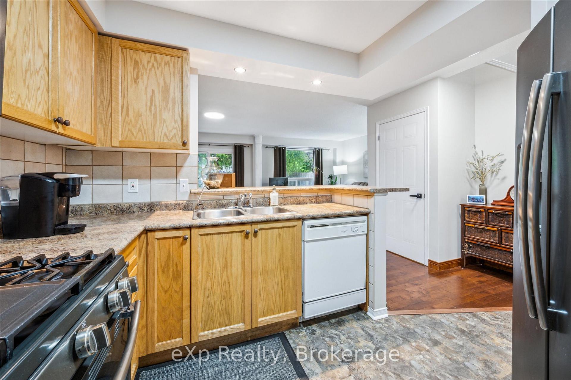 Photo 10 of 100 Wilton Road, Guelph, Victoria North — HOMEH
