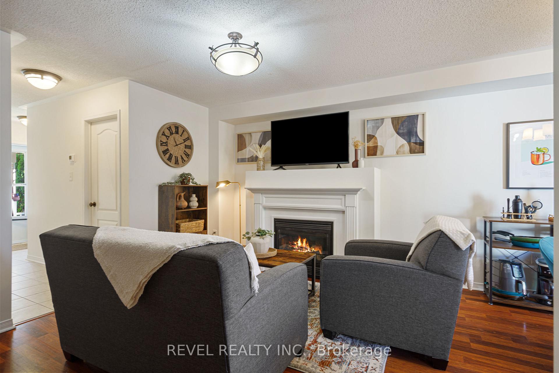Photo 5 of 14 Fox Run, Hamilton, Waterdown — HOMEH