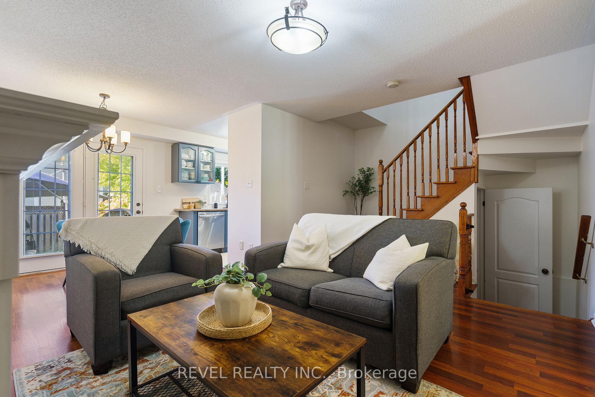 Photo 6 of 14 Fox Run, Hamilton, Waterdown — HOMEH