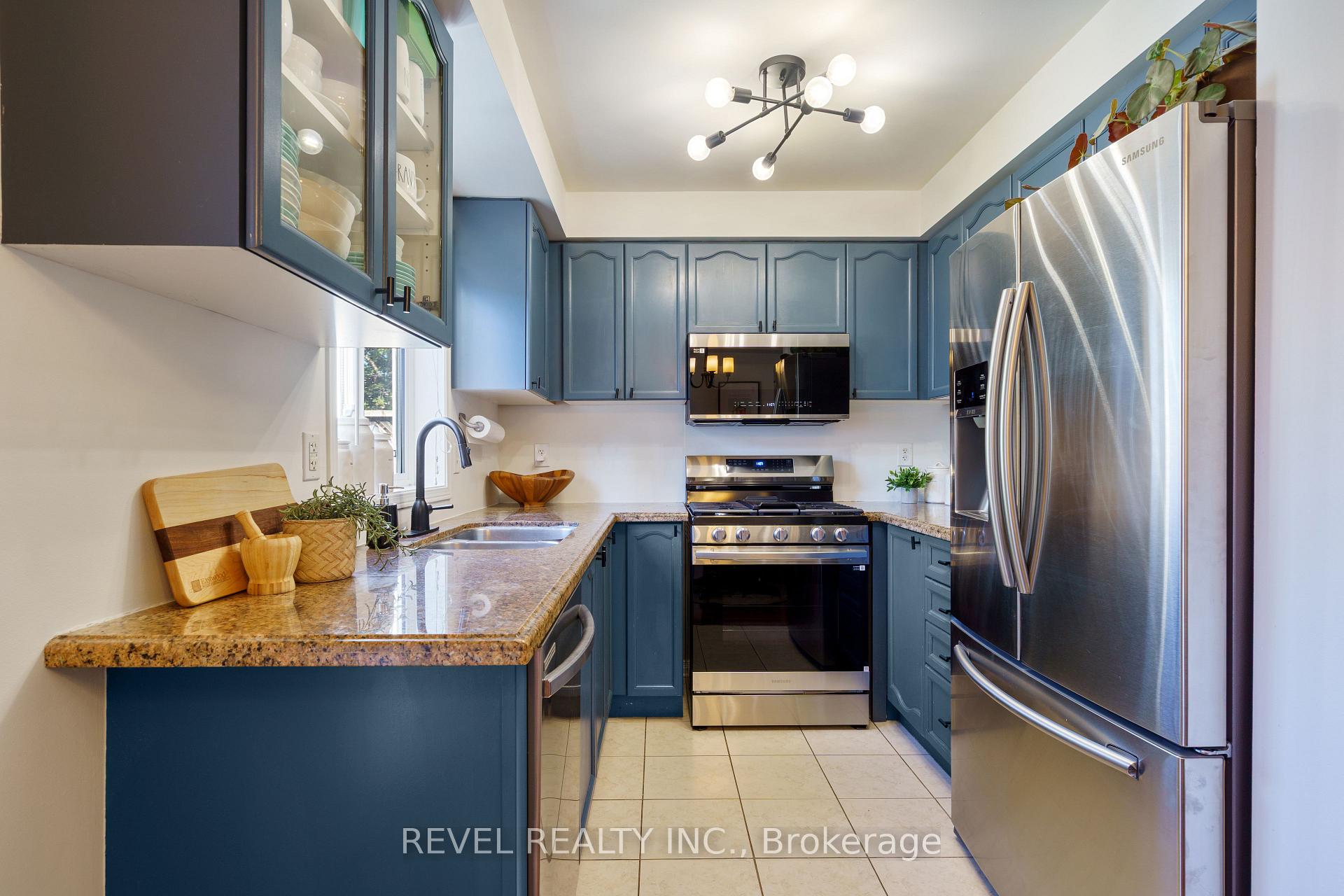 Photo 9 of 14 Fox Run, Hamilton, Waterdown — HOMEH