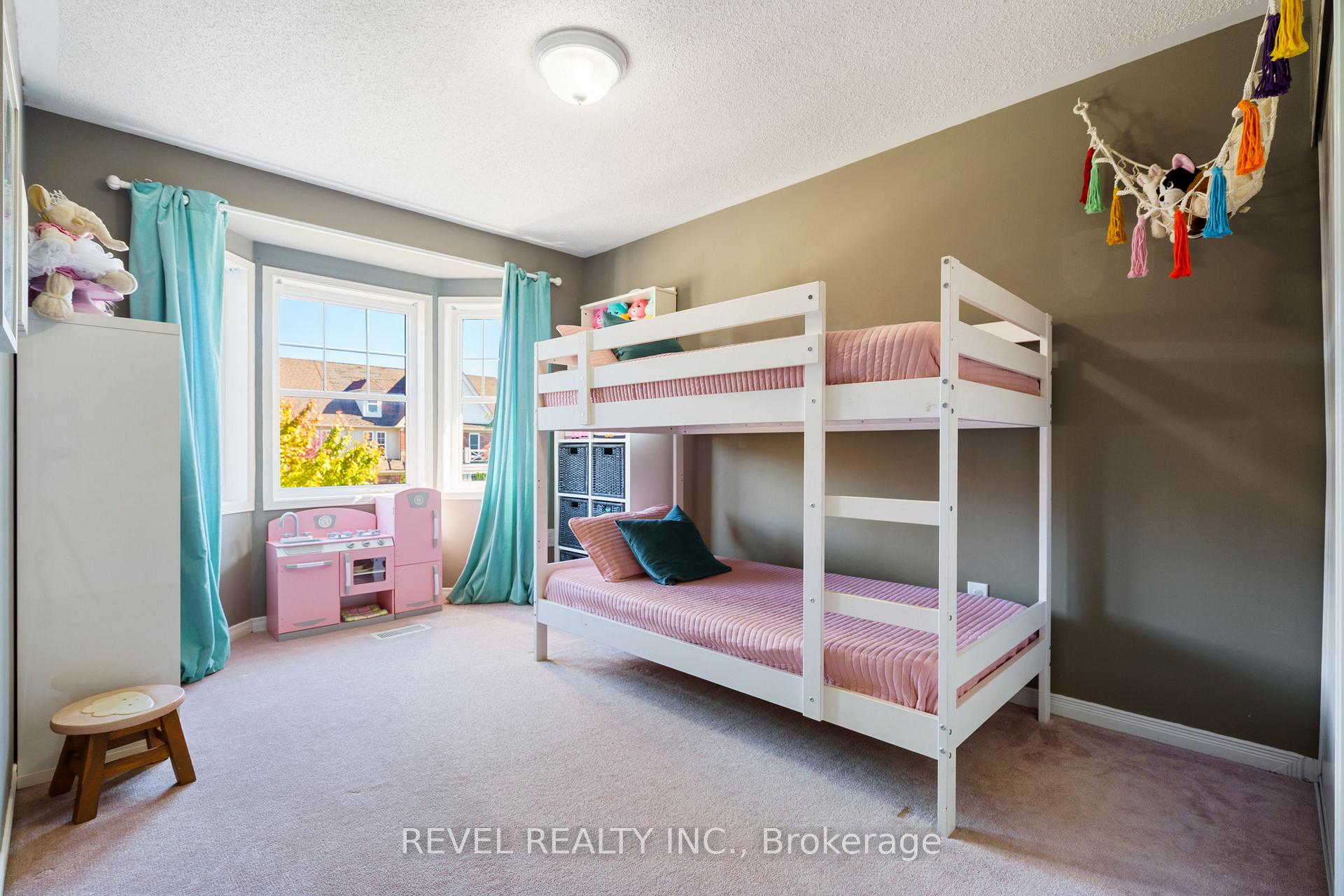Photo 22 of 14 Fox Run, Hamilton, Waterdown — HOMEH
