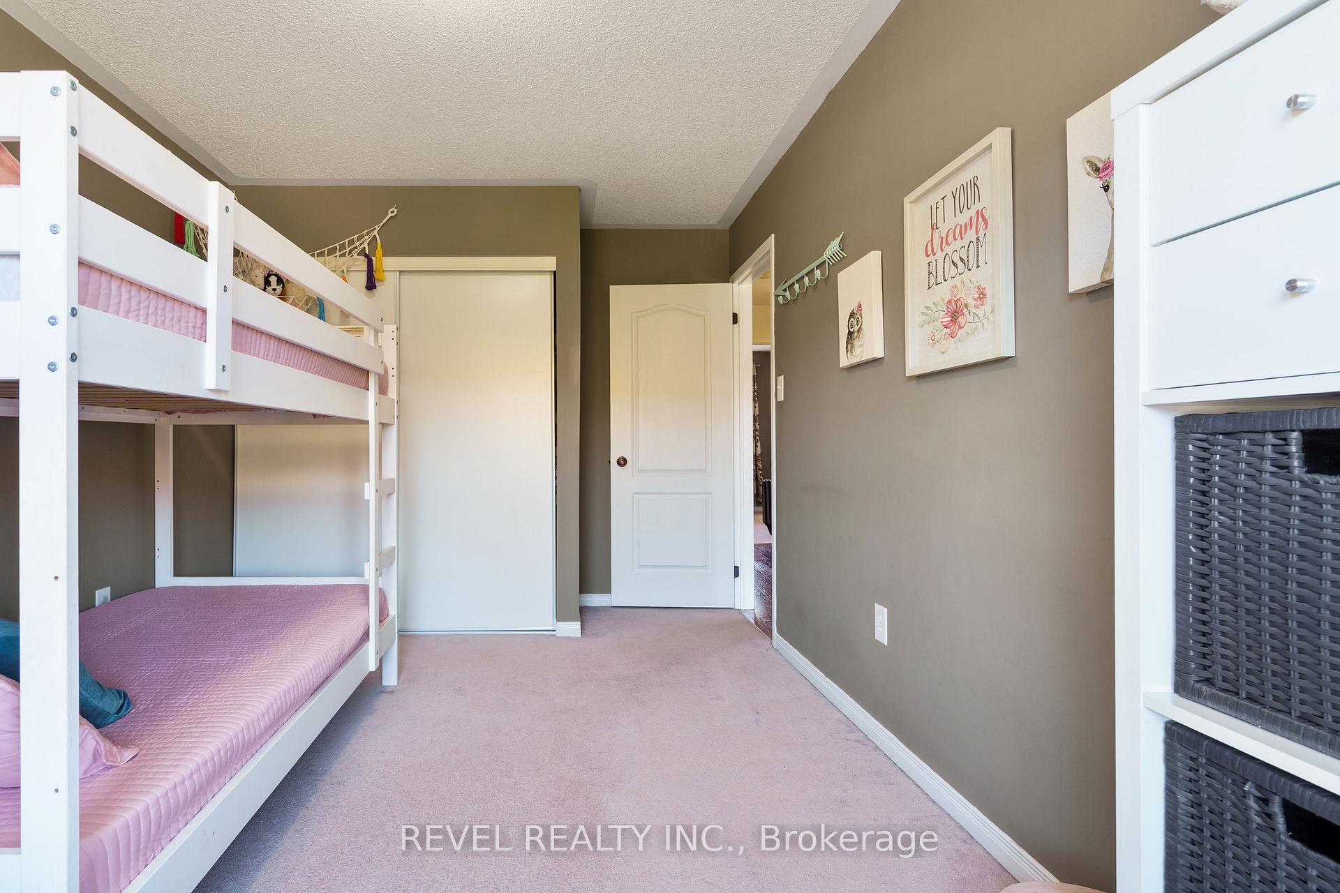 Photo 23 of 14 Fox Run, Hamilton, Waterdown — HOMEH