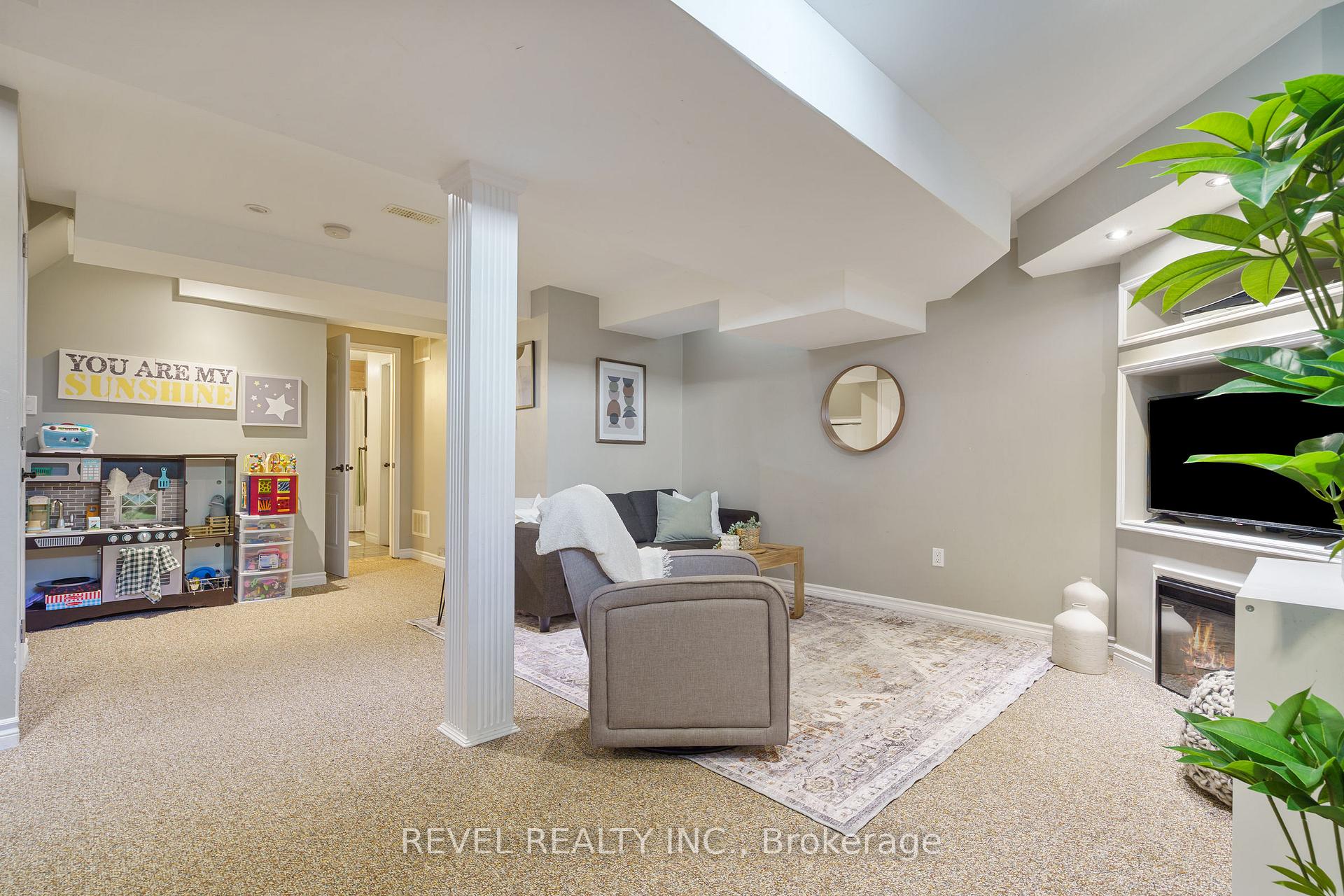 Photo 30 of 14 Fox Run, Hamilton, Waterdown — HOMEH