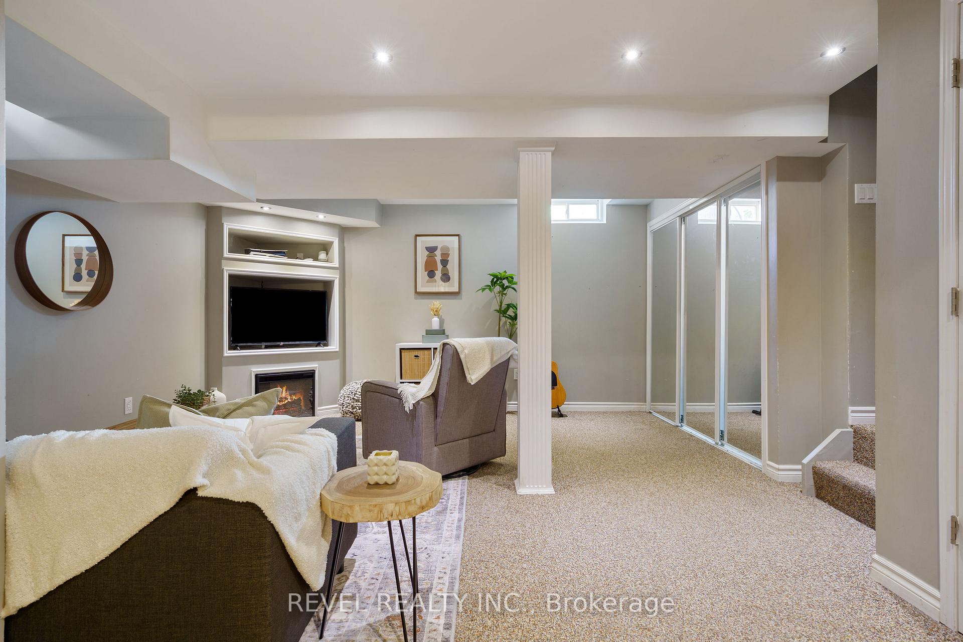 Photo 31 of 14 Fox Run, Hamilton, Waterdown — HOMEH