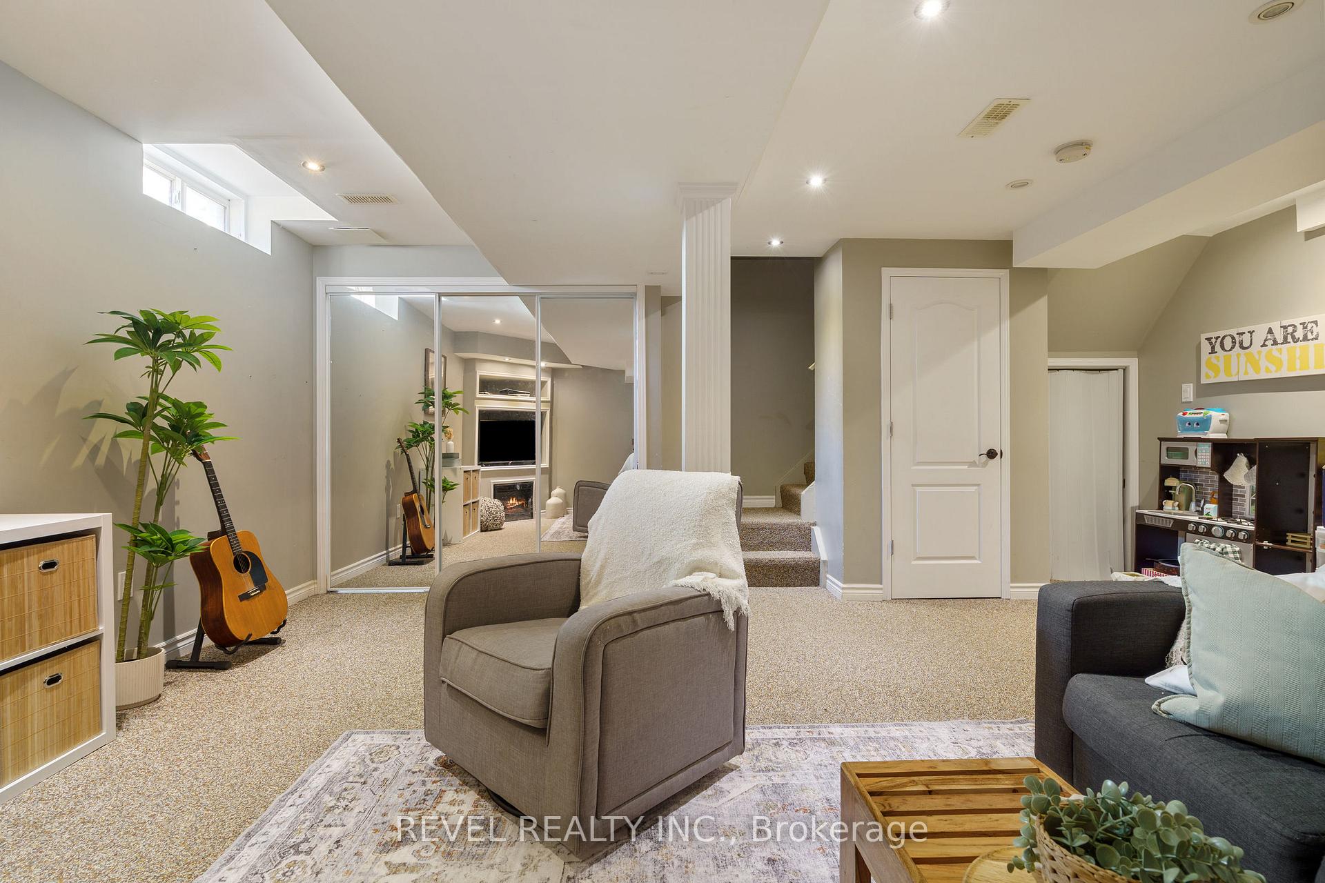 Photo 33 of 14 Fox Run, Hamilton, Waterdown — HOMEH