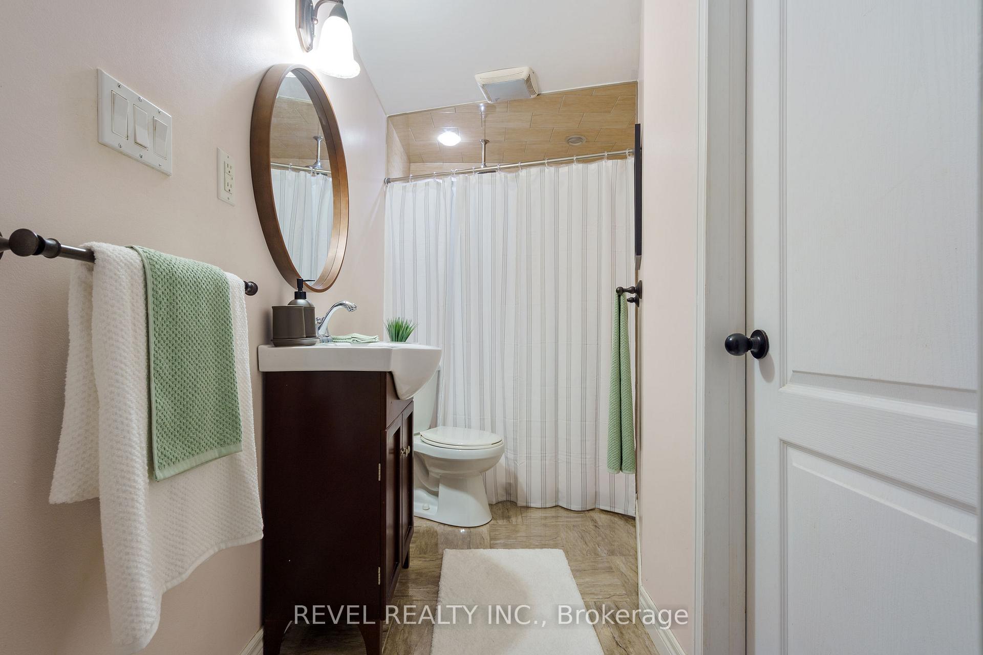 Photo 34 of 14 Fox Run, Hamilton, Waterdown — HOMEH