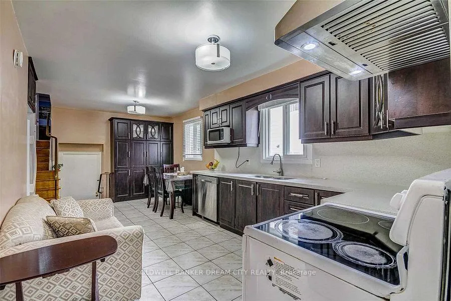 Photo 3 of Unit Upper Unit, 338 Royal Salisbury Way, Brampton, Madoc — HOMEH