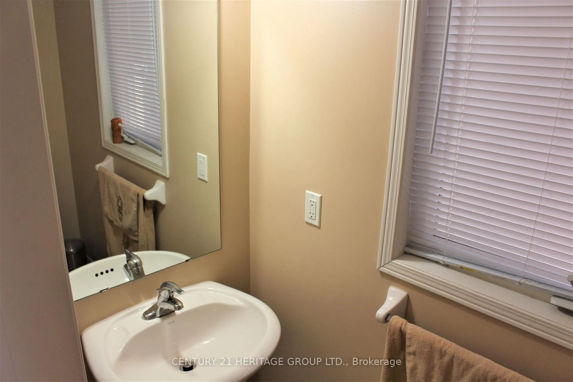 Photo 20 of 185 River Ridge Boulevard, Aurora, Bayview Northeast — HOMEH