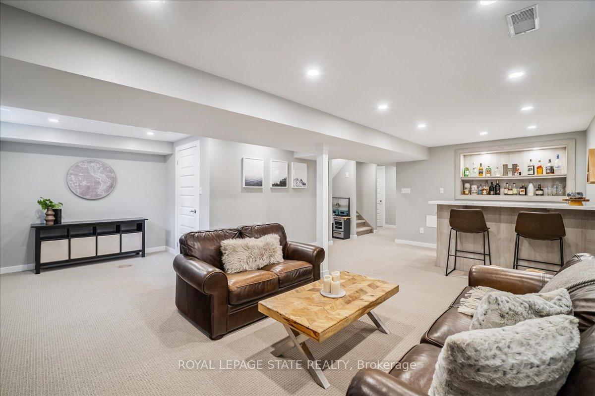Photo 7 of 19 Prestwick Street, Hamilton, Stoney Creek Mountain — HOMEH