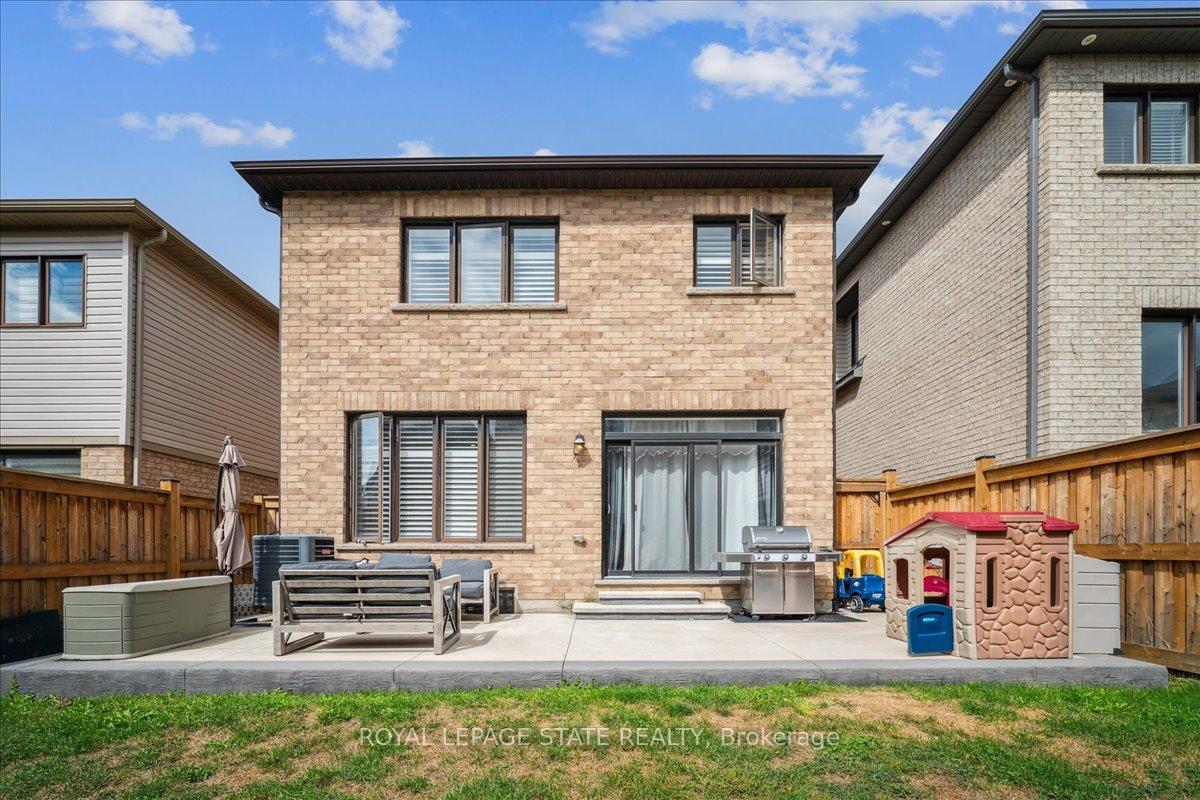 Photo 8 of 19 Prestwick Street, Hamilton, Stoney Creek Mountain — HOMEH
