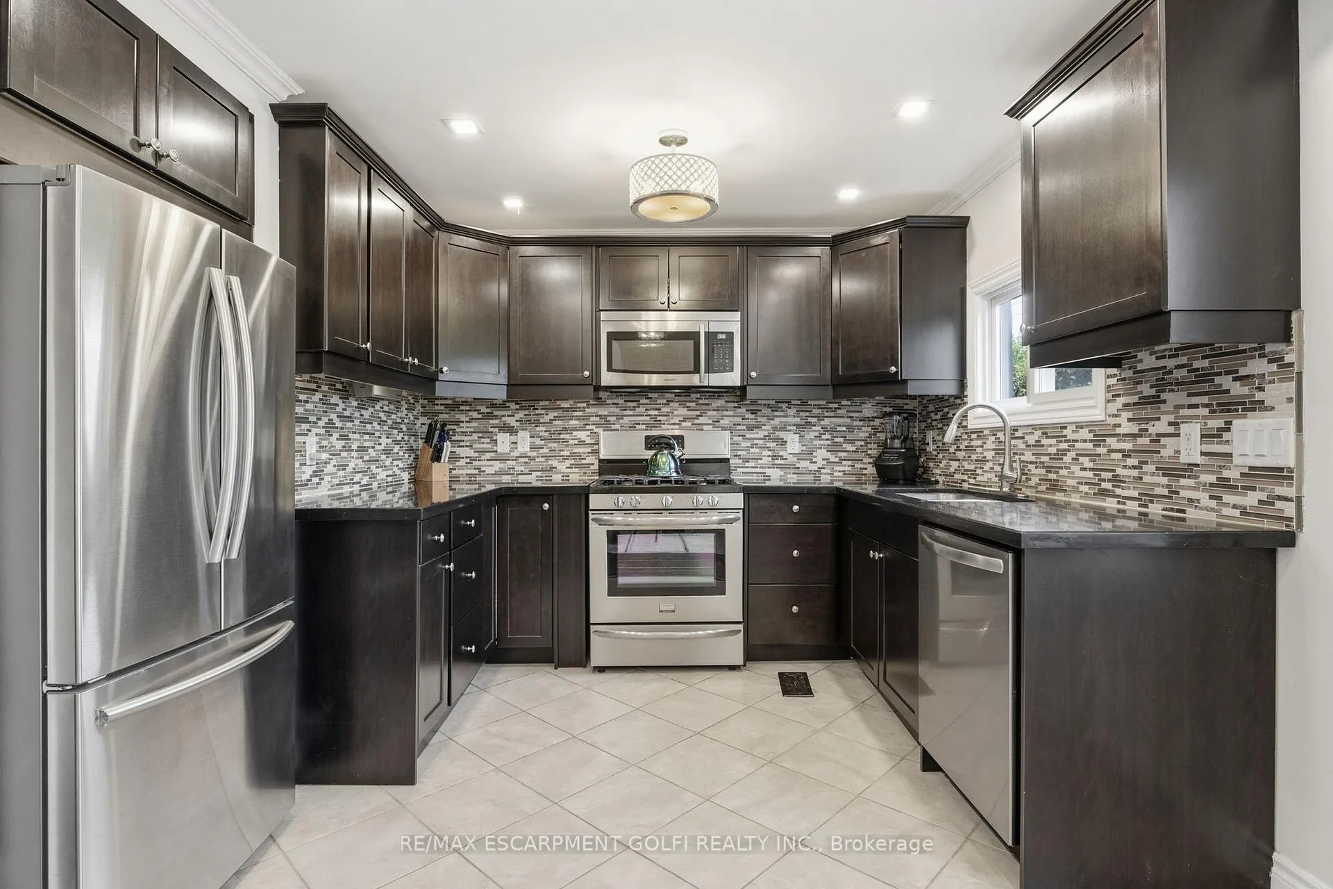 Photo 5 of 564 Walmer Road, Hamilton, McQuesten — HOMEH