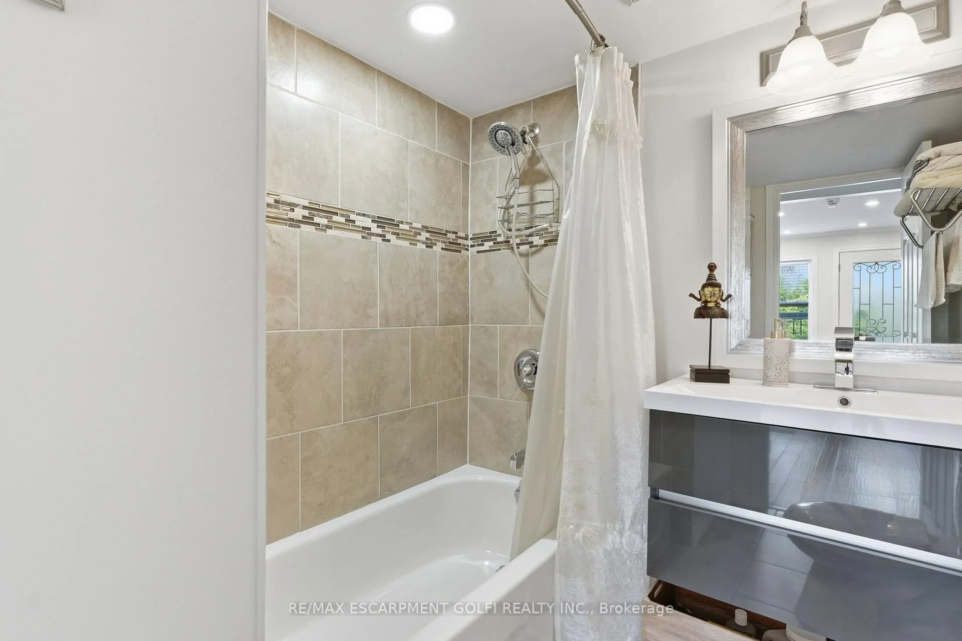 Photo 14 of 564 Walmer Road, Hamilton, McQuesten — HOMEH