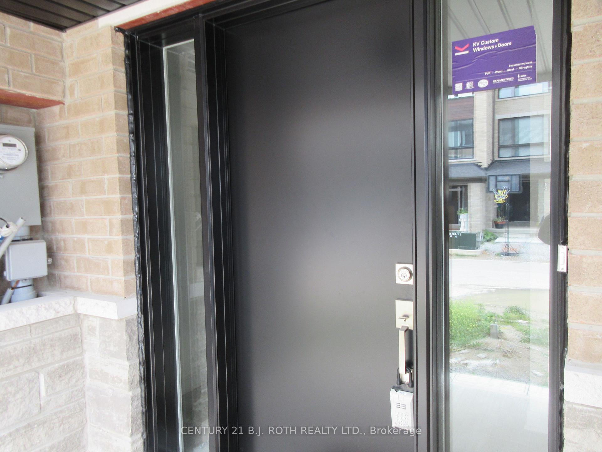 Photo 3 of 44 Red Maple Lane, Barrie, Innis-Shore — HOMEH