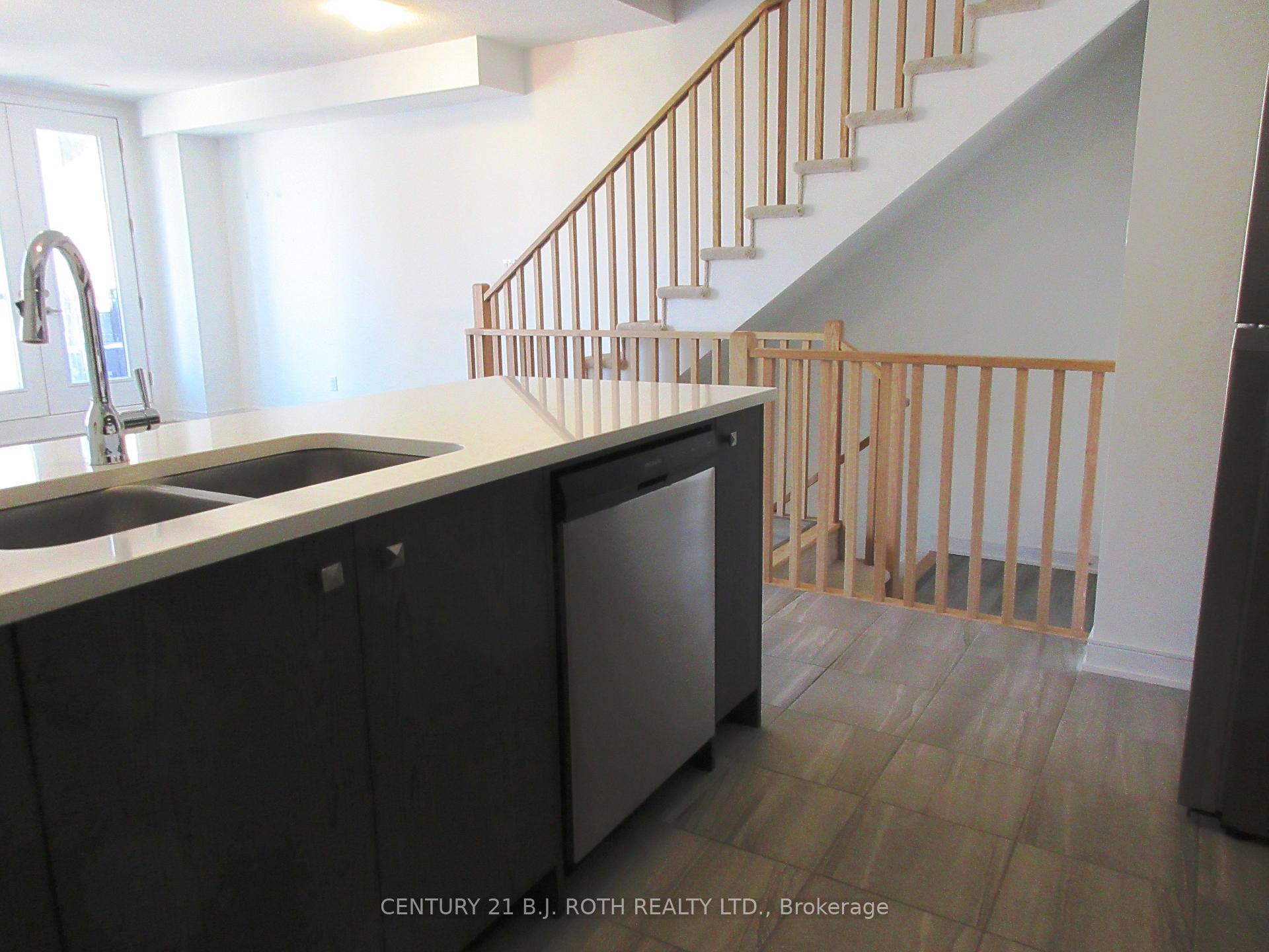 Photo 13 of 44 Red Maple Lane, Barrie, Innis-Shore — HOMEH