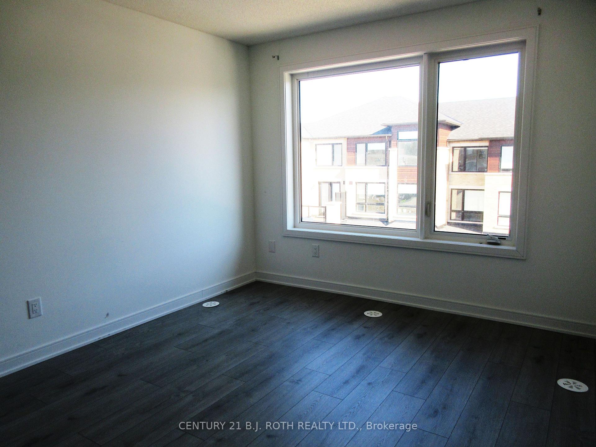 Photo 18 of 44 Red Maple Lane, Barrie, Innis-Shore — HOMEH
