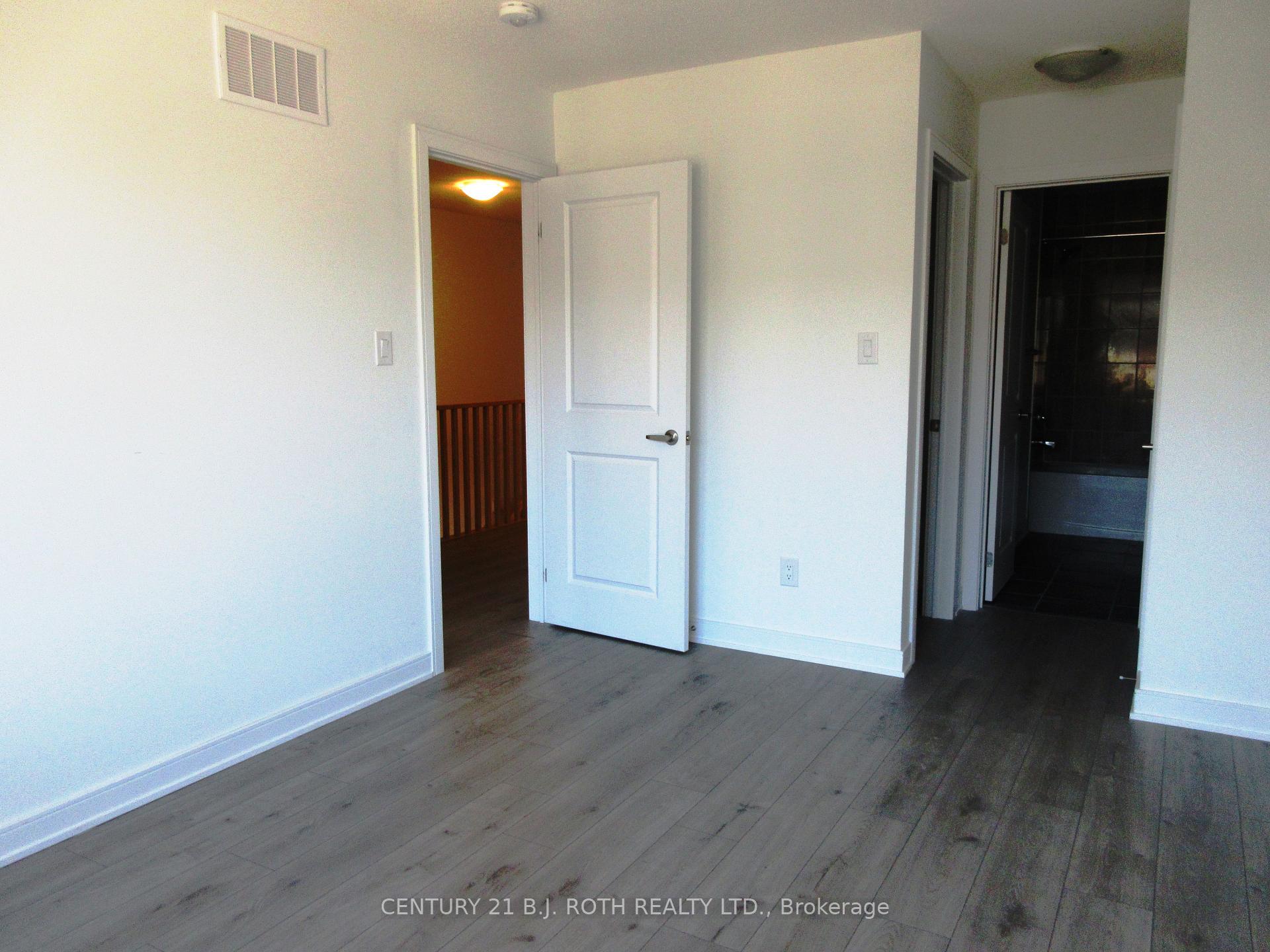Photo 16 of 44 Red Maple Lane, Barrie, Innis-Shore — HOMEH