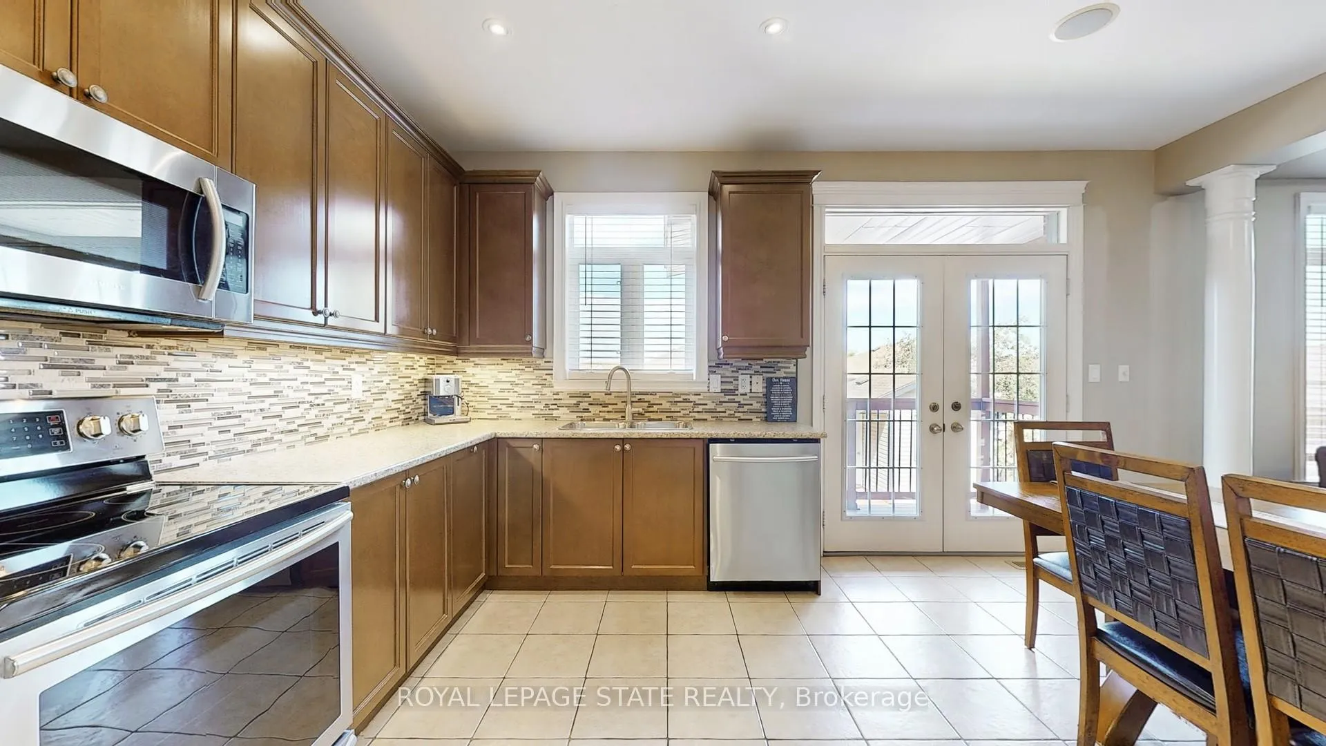 Photo 10 of 50 Bankfield Crescent, Hamilton, Stoney Creek Mountain — HOMEH