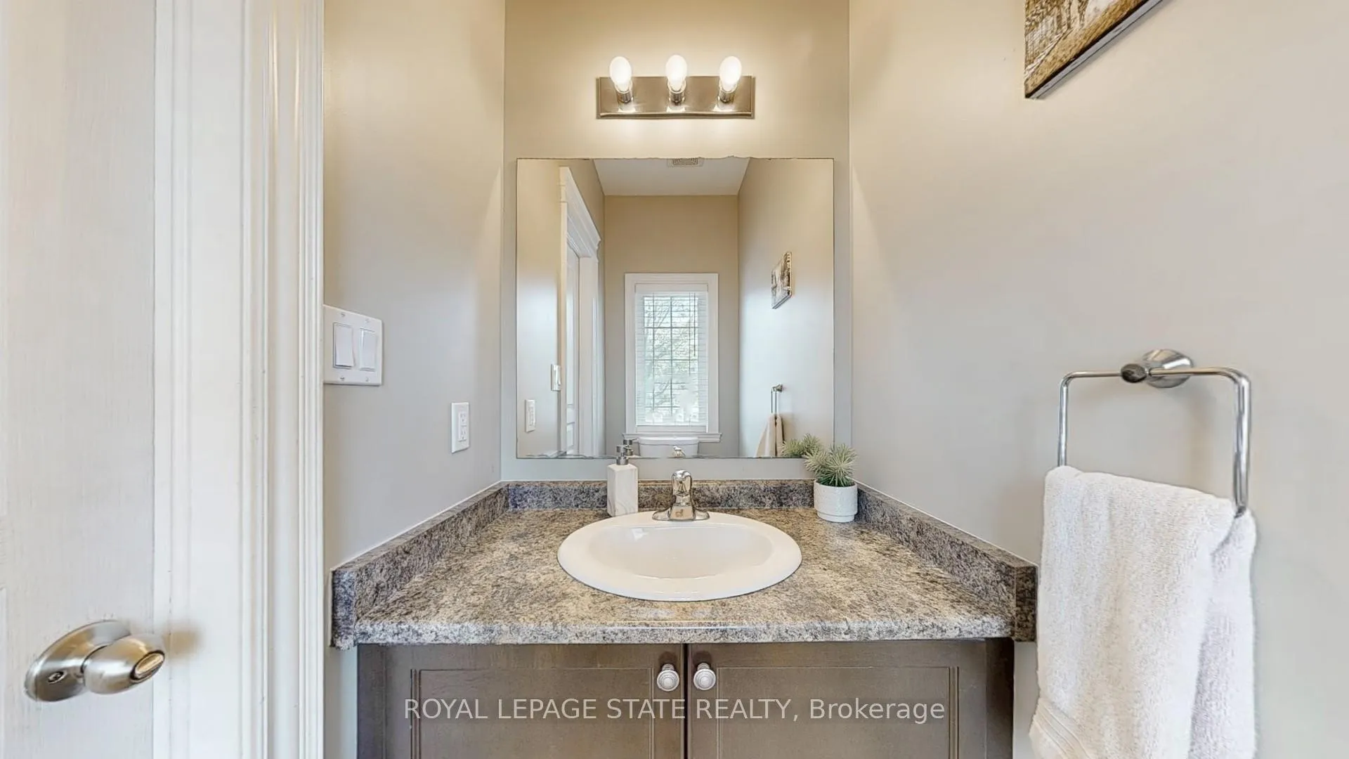 Photo 16 of 50 Bankfield Crescent, Hamilton, Stoney Creek Mountain — HOMEH