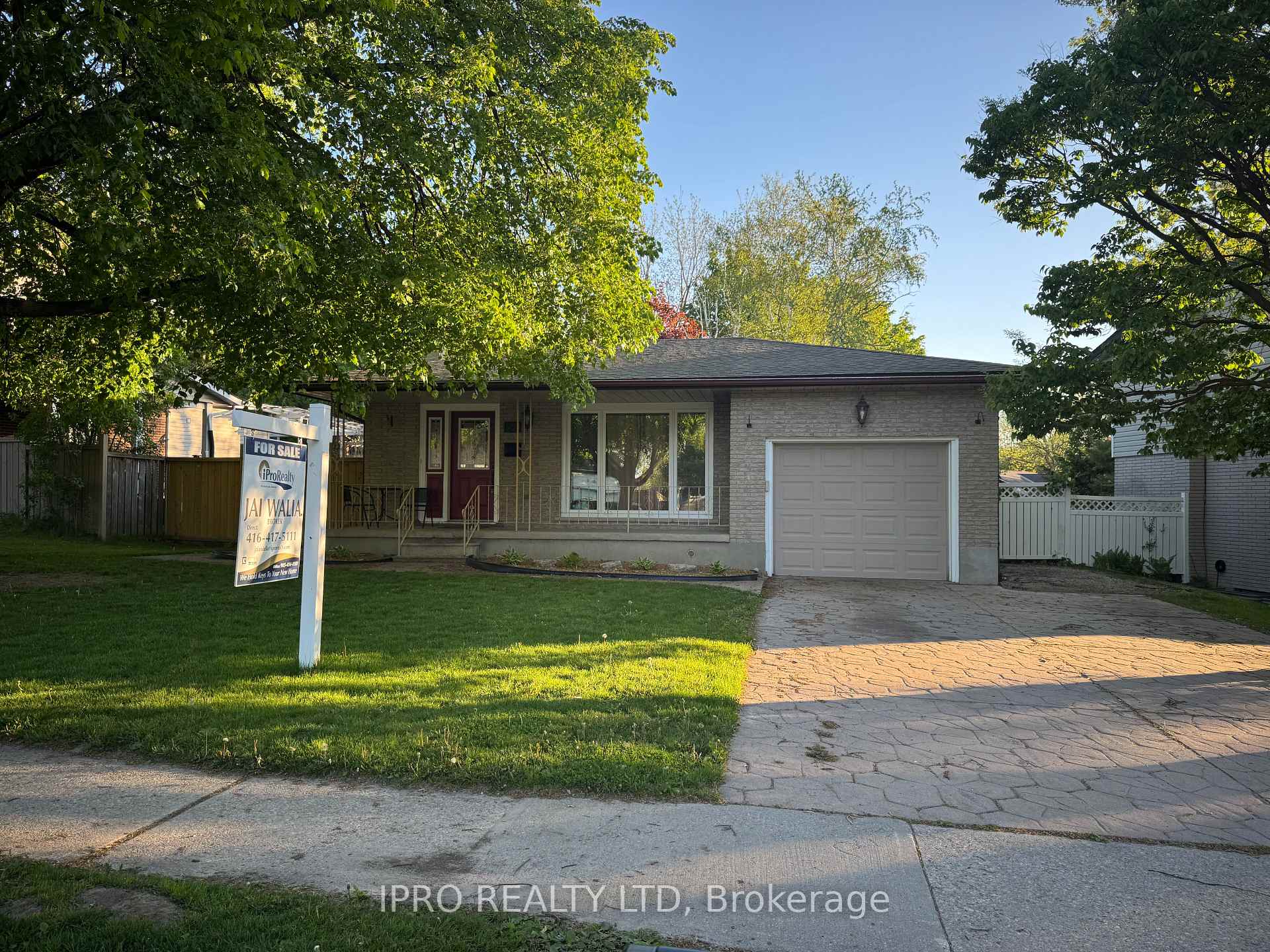 Front of 69 Rhonda Road S