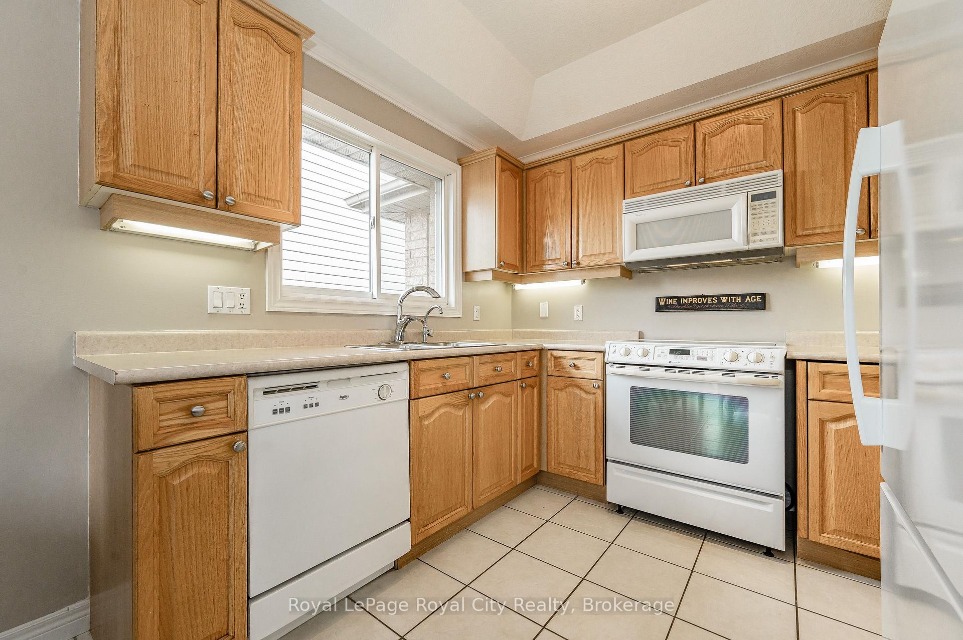 Photo 14 of 46 Fletcher Court, Guelph, Grange Road — HOMEH