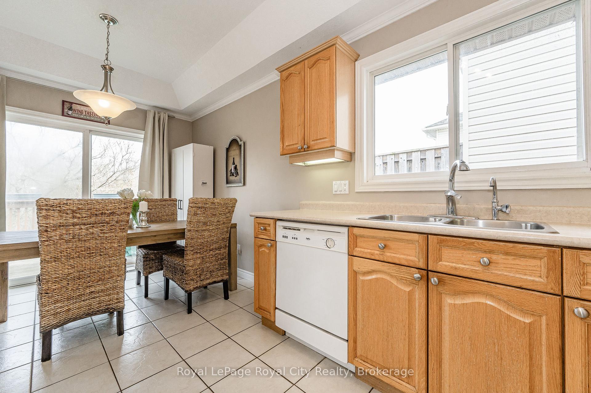 Photo 16 of 46 Fletcher Court, Guelph, Grange Road — HOMEH