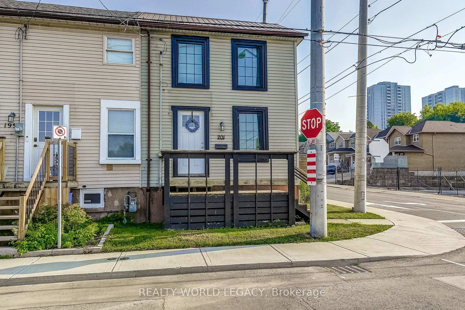 Photo 4 of 201 Barton Street W, Hamilton, Central — HOMEH