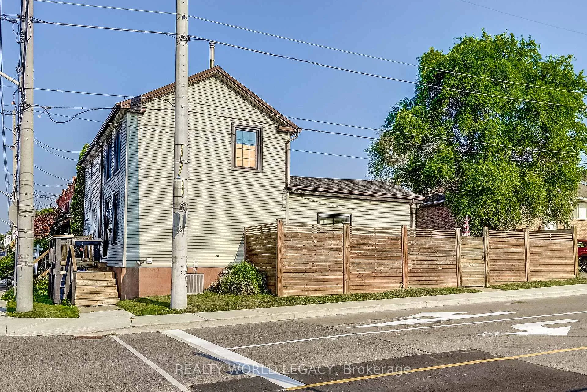 Photo 5 of 201 Barton Street W, Hamilton, Central — HOMEH