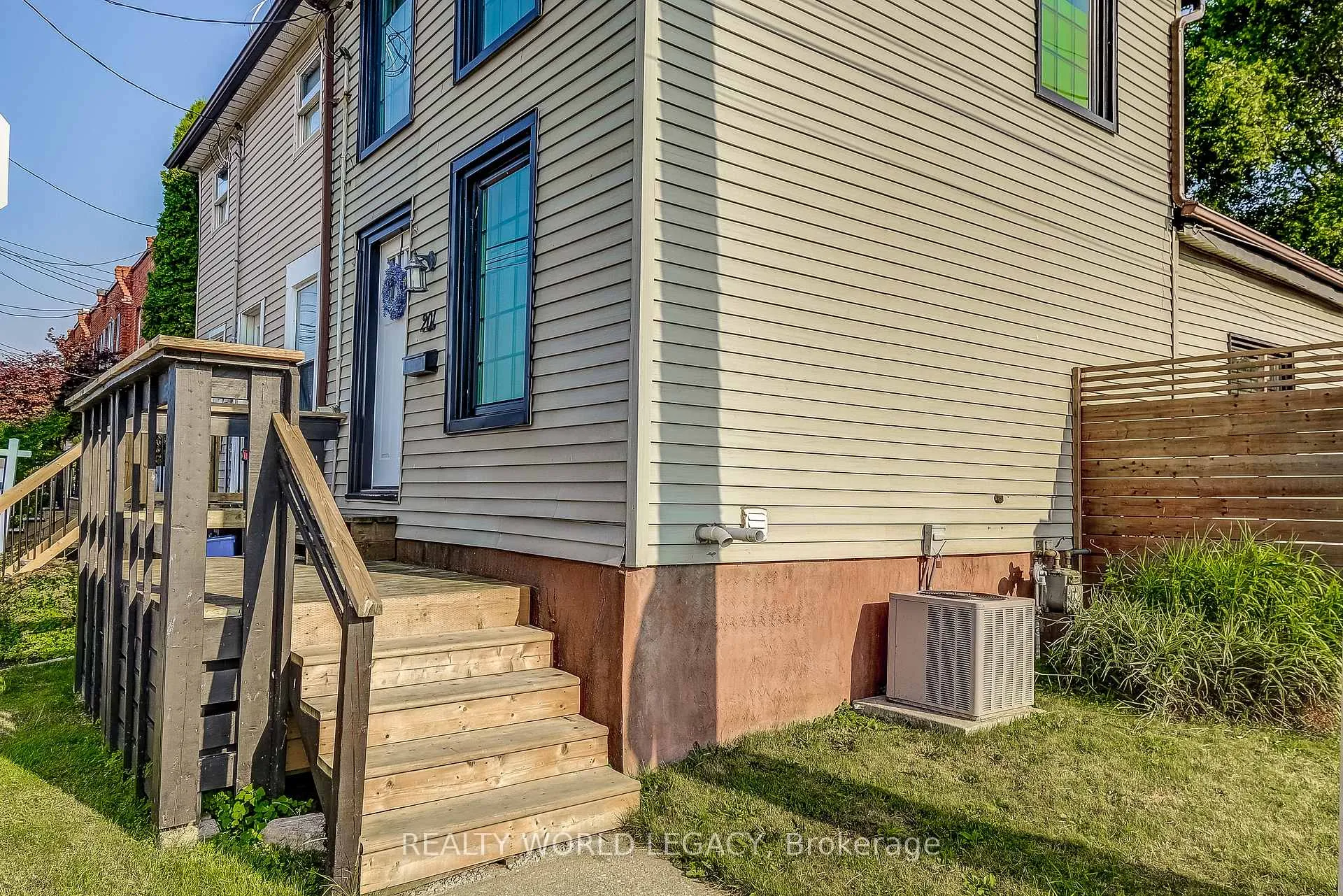 Photo 6 of 201 Barton Street W, Hamilton, Central — HOMEH
