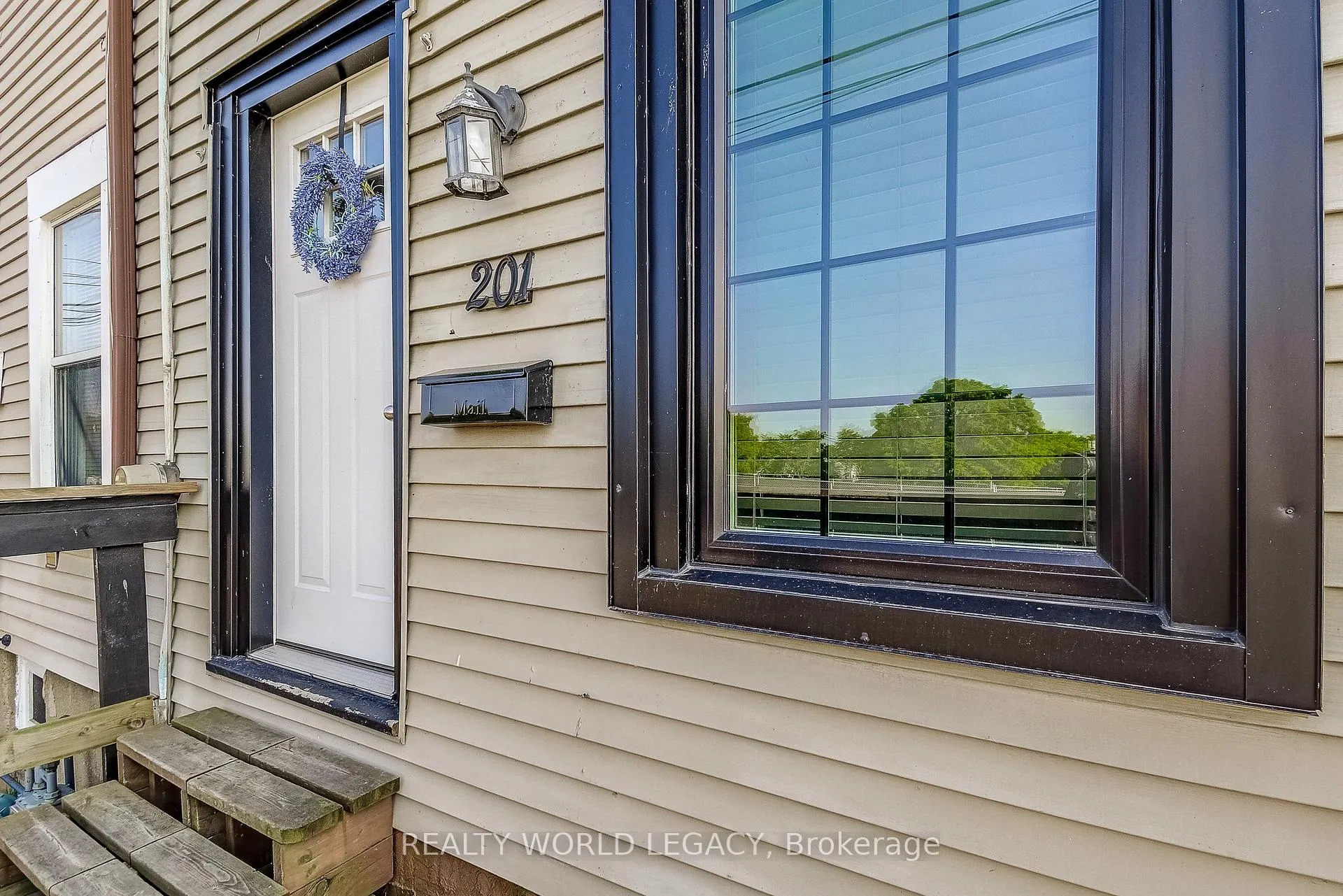 Photo 7 of 201 Barton Street W, Hamilton, Central — HOMEH