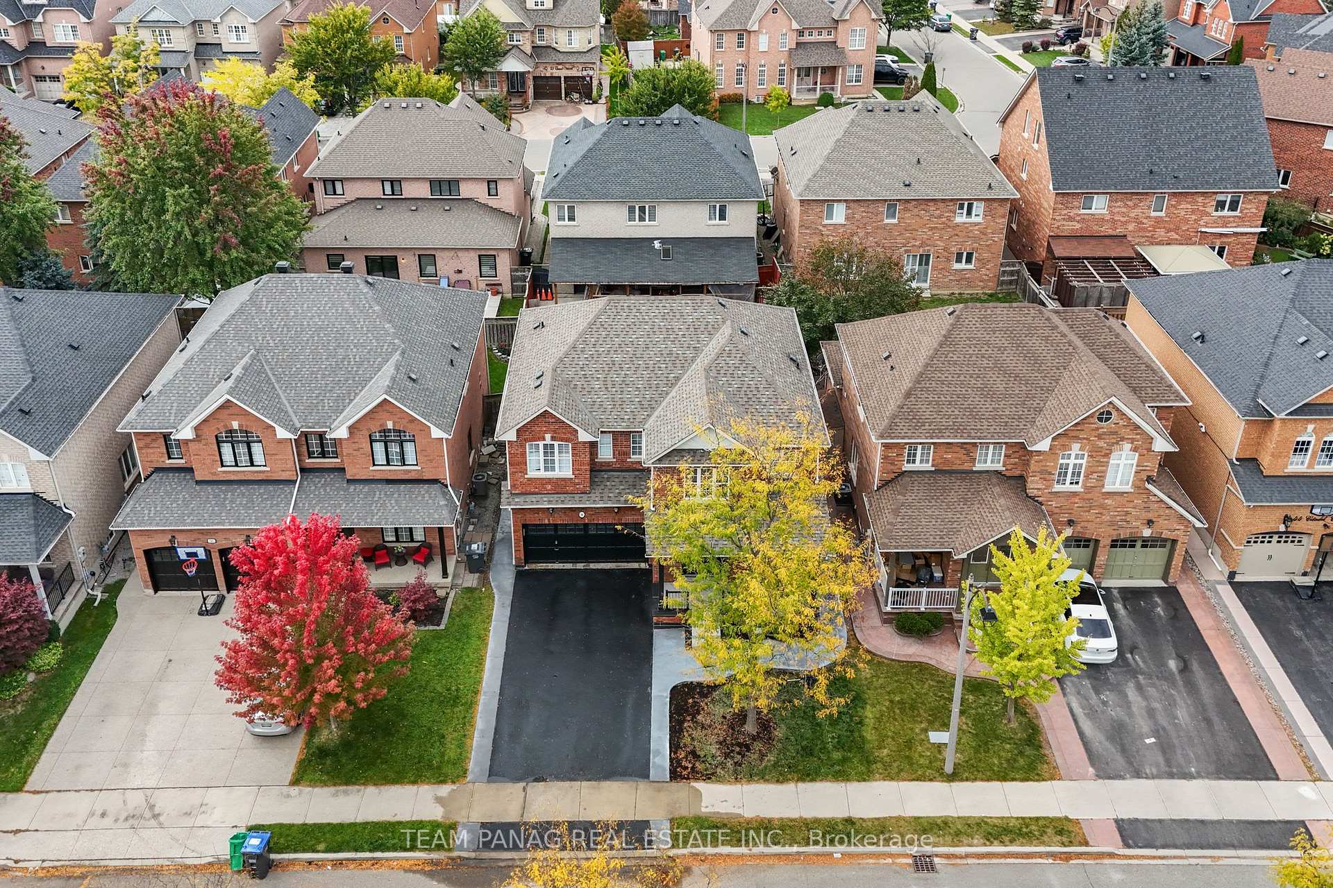 Photo 5 of 48 Citadel Crescent, Brampton, Vales of Castlemore North — HOMEH