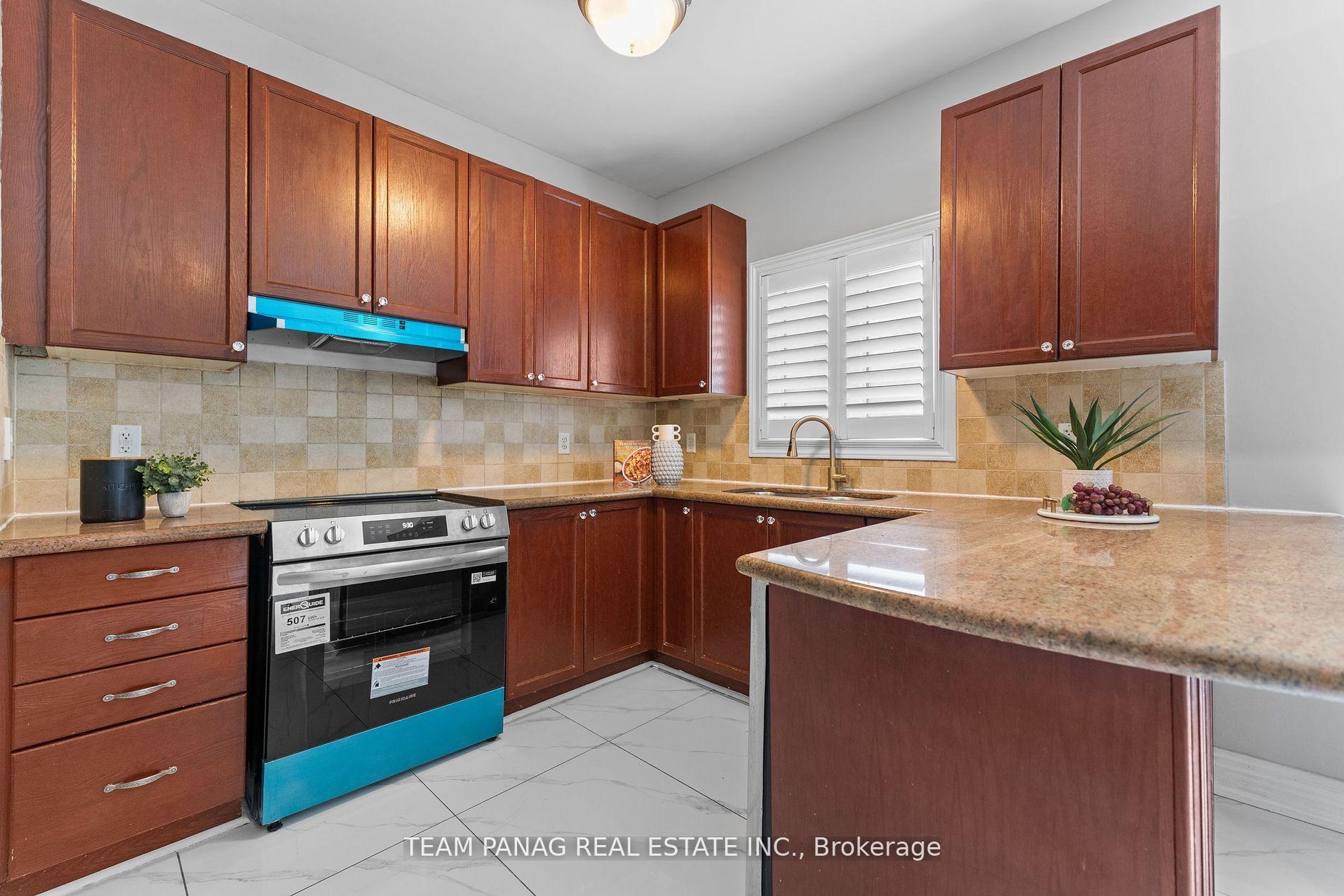 Photo 11 of 48 Citadel Crescent, Brampton, Vales of Castlemore North — HOMEH