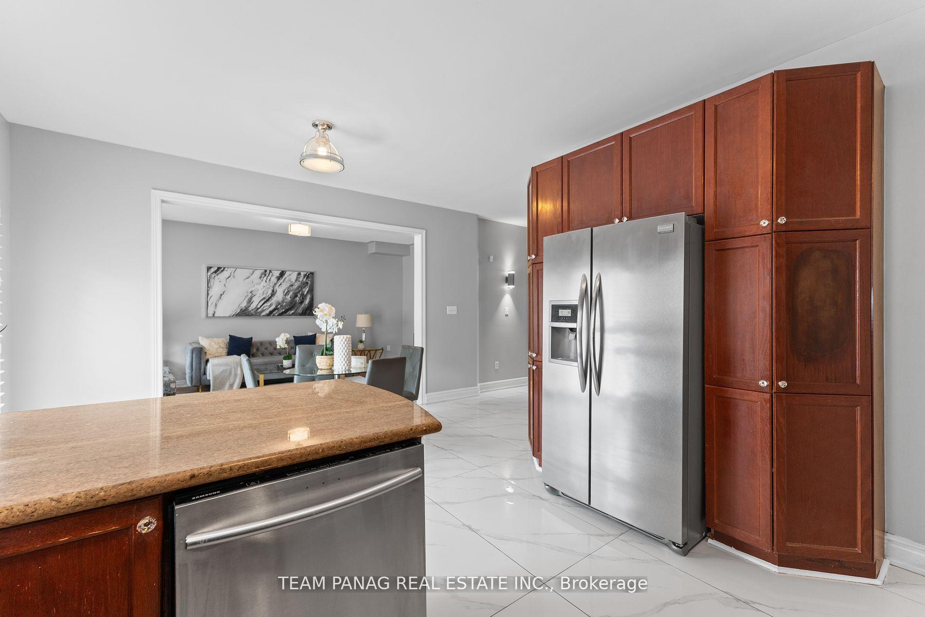 Photo 17 of 48 Citadel Crescent, Brampton, Vales of Castlemore North — HOMEH