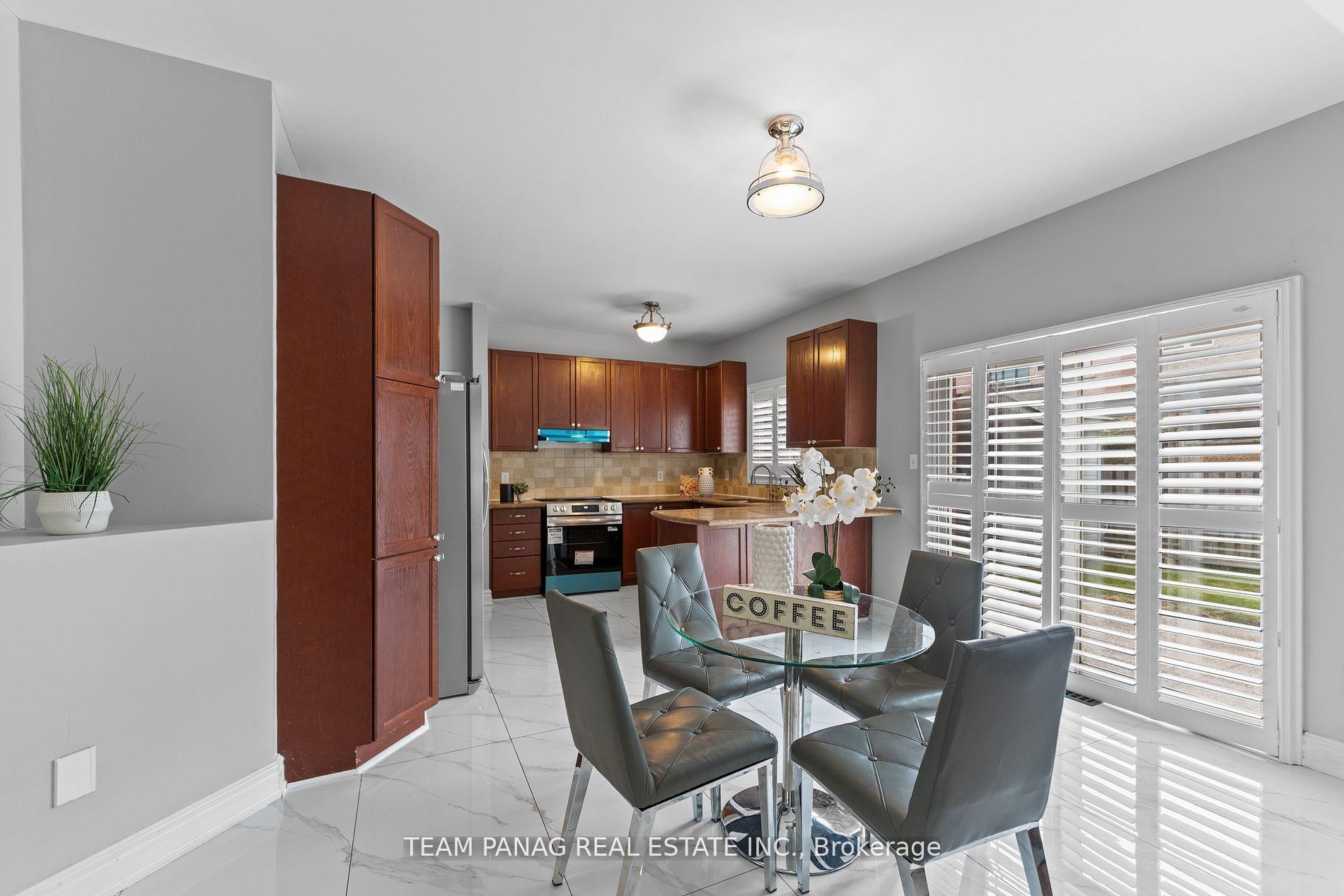 Photo 12 of 48 Citadel Crescent, Brampton, Vales of Castlemore North — HOMEH