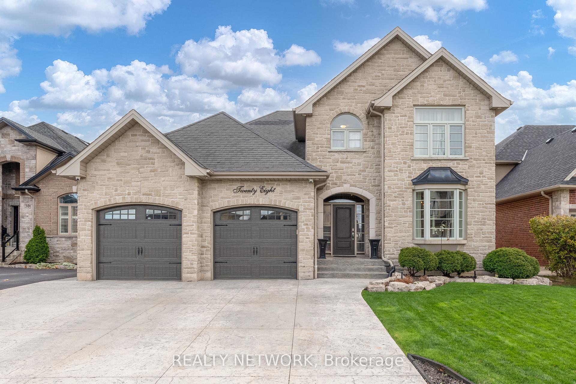 Photo 2 of 28 Southmeadow Crescent, Hamilton, Stoney Creek — HOMEH