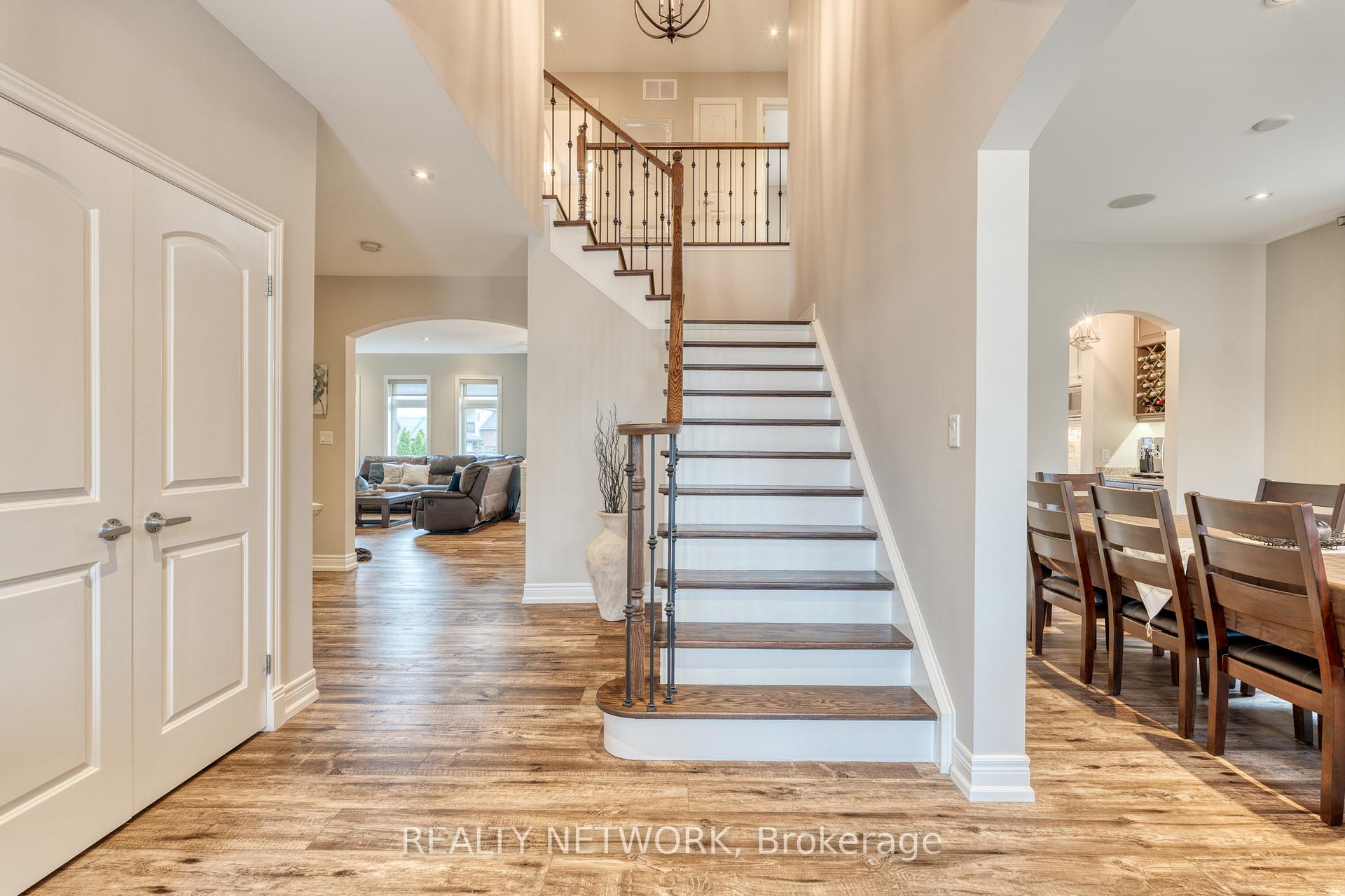 Photo 4 of 28 Southmeadow Crescent, Hamilton, Stoney Creek — HOMEH