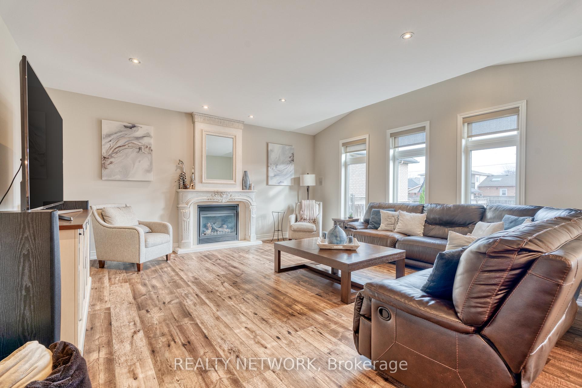 Photo 7 of 28 Southmeadow Crescent, Hamilton, Stoney Creek — HOMEH