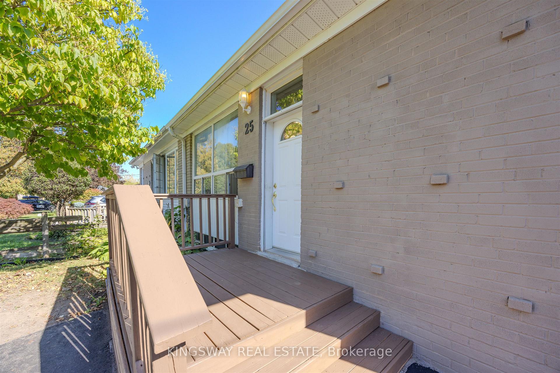 Photo 2 of 25 Bailey Crescent, Aurora, Aurora Highlands — HOMEH