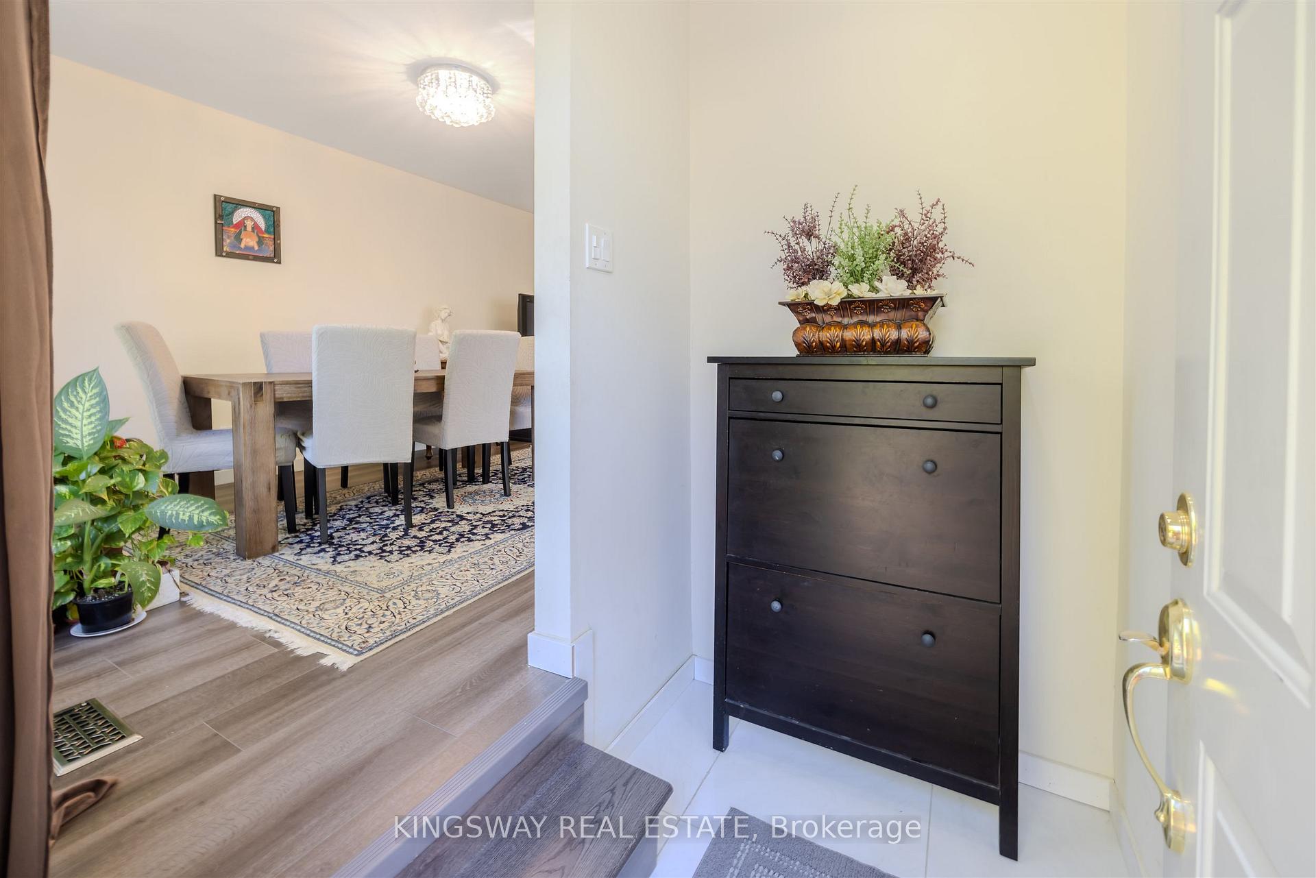 Photo 3 of 25 Bailey Crescent, Aurora, Aurora Highlands — HOMEH