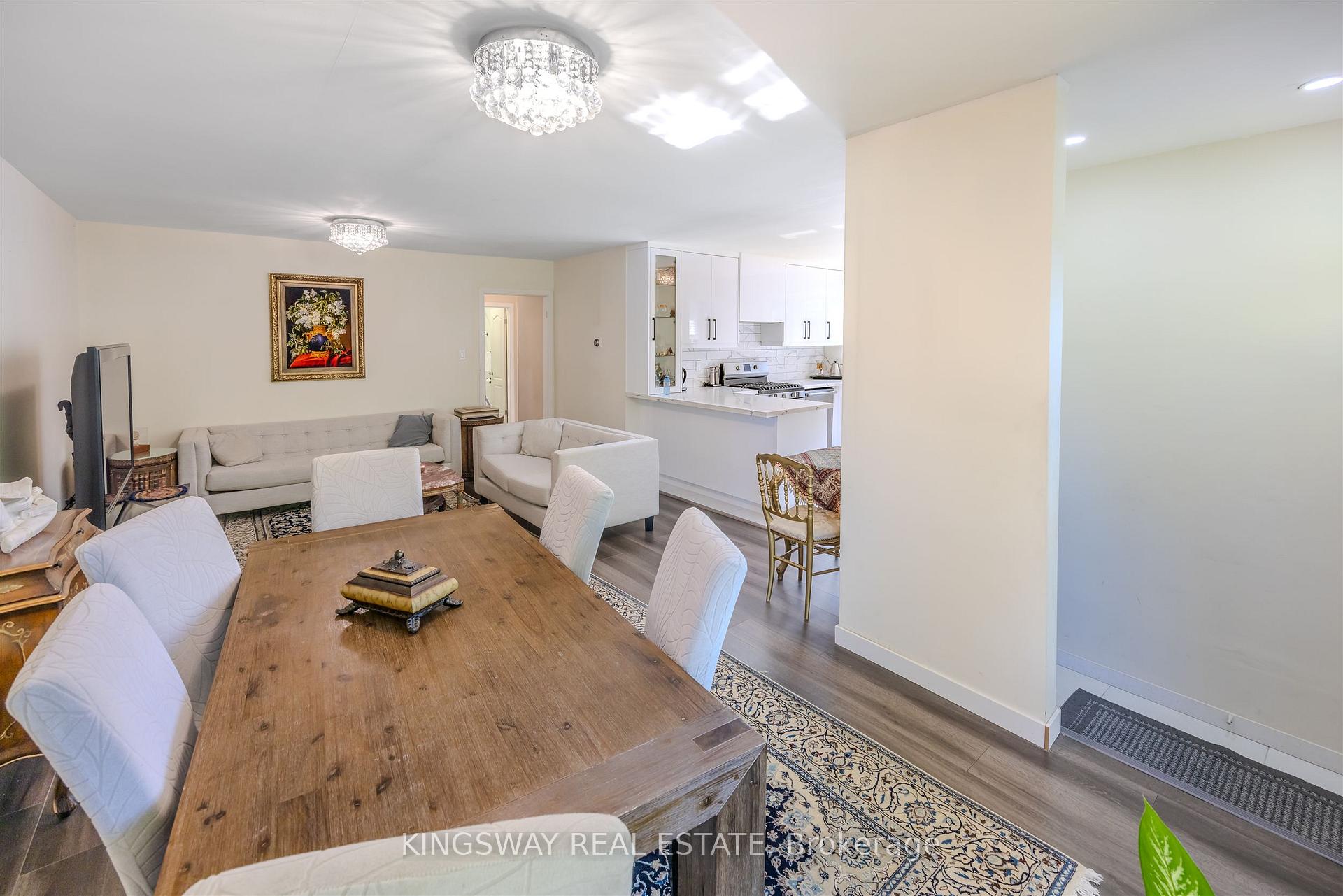 Photo 5 of 25 Bailey Crescent, Aurora, Aurora Highlands — HOMEH