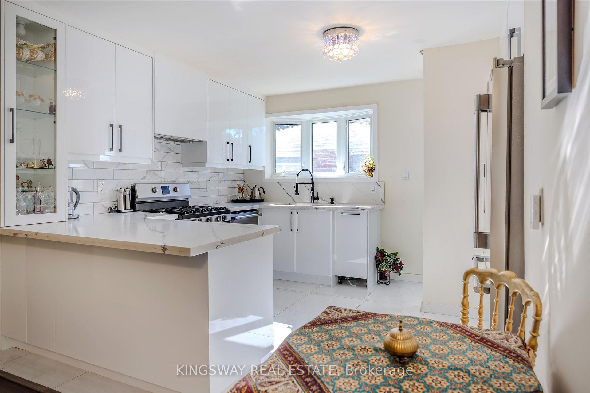Photo 10 of 25 Bailey Crescent, Aurora, Aurora Highlands — HOMEH