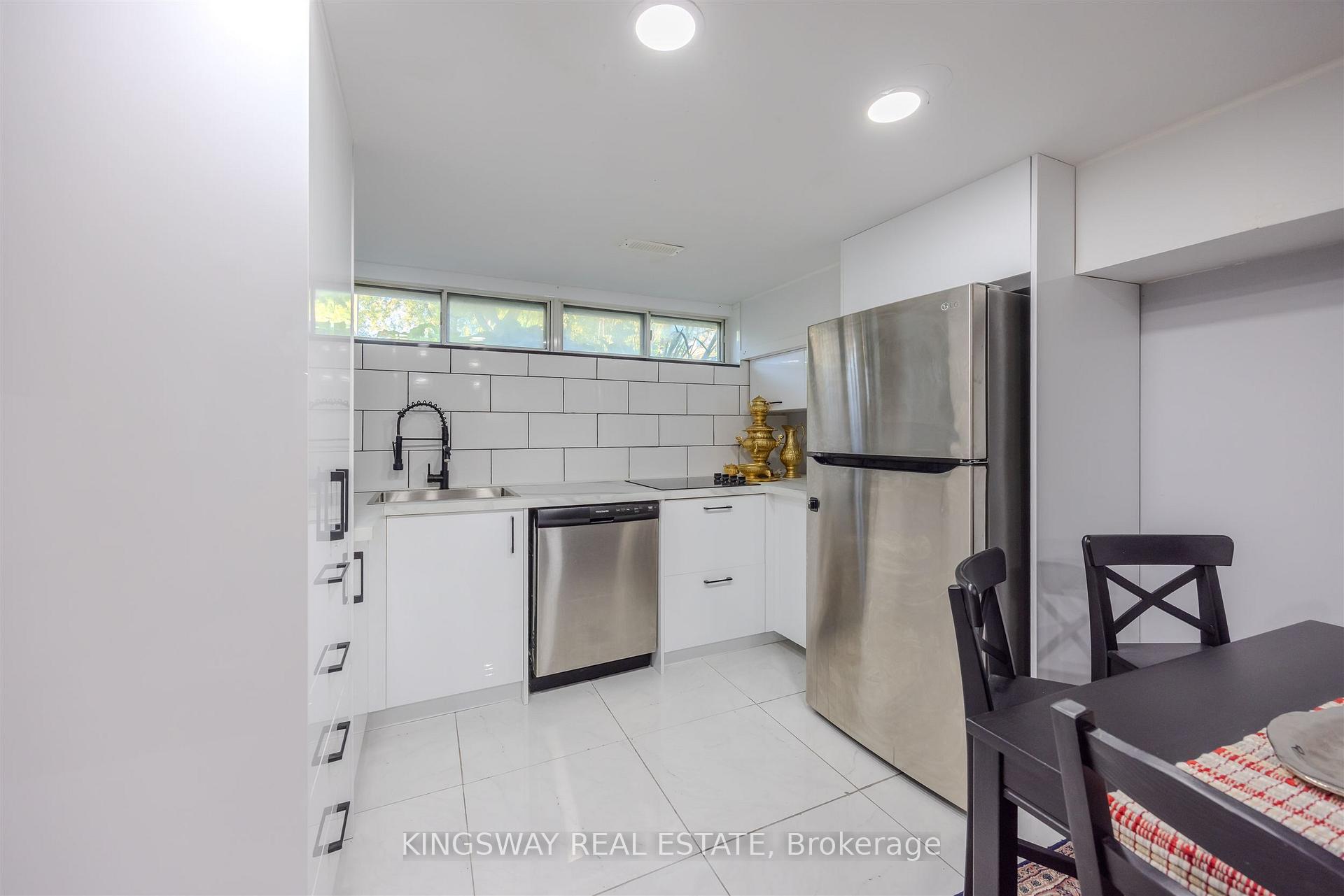 Photo 16 of 25 Bailey Crescent, Aurora, Aurora Highlands — HOMEH